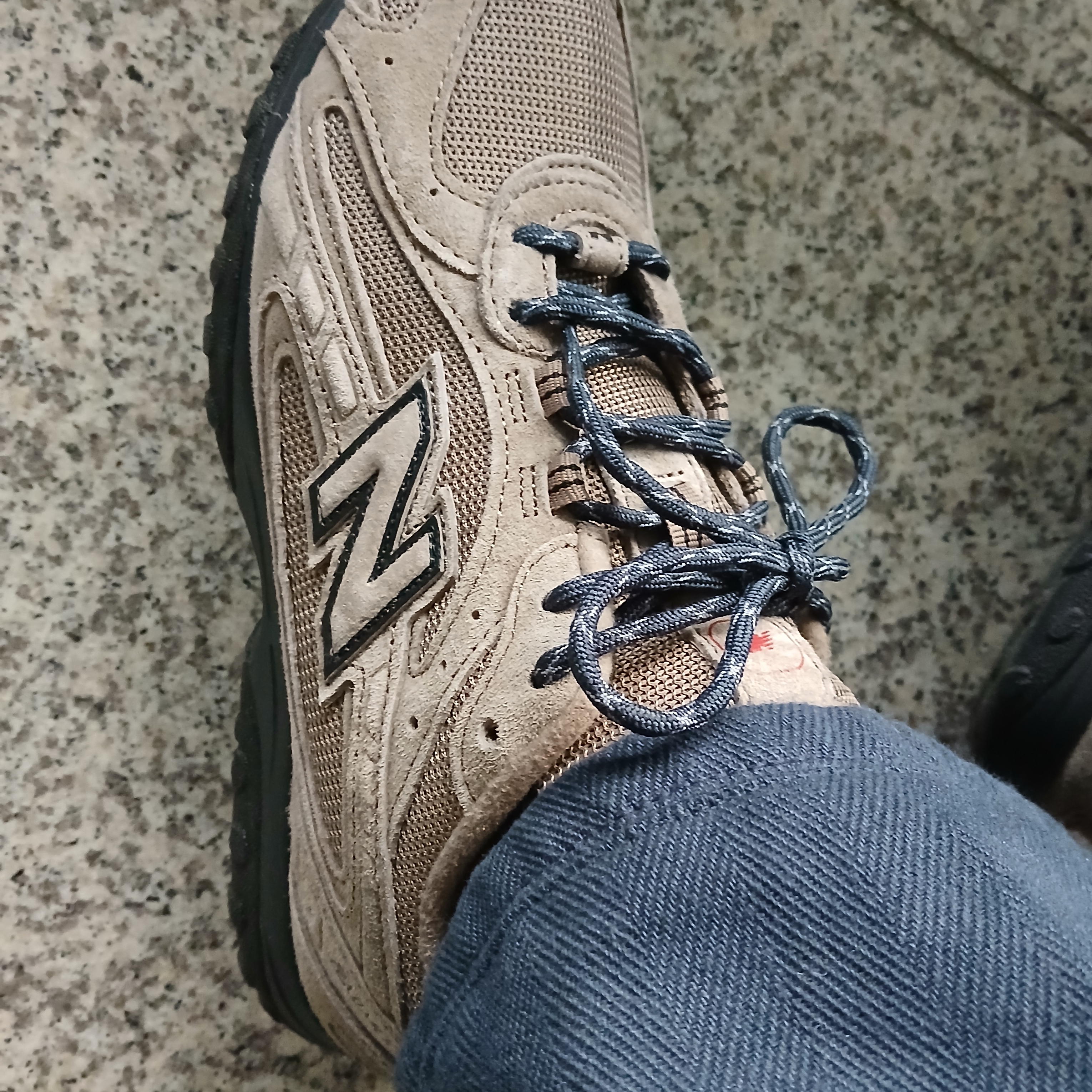 New Balance 204L Year of the Horse Thunder Brown Black 착용 스타일 - 6