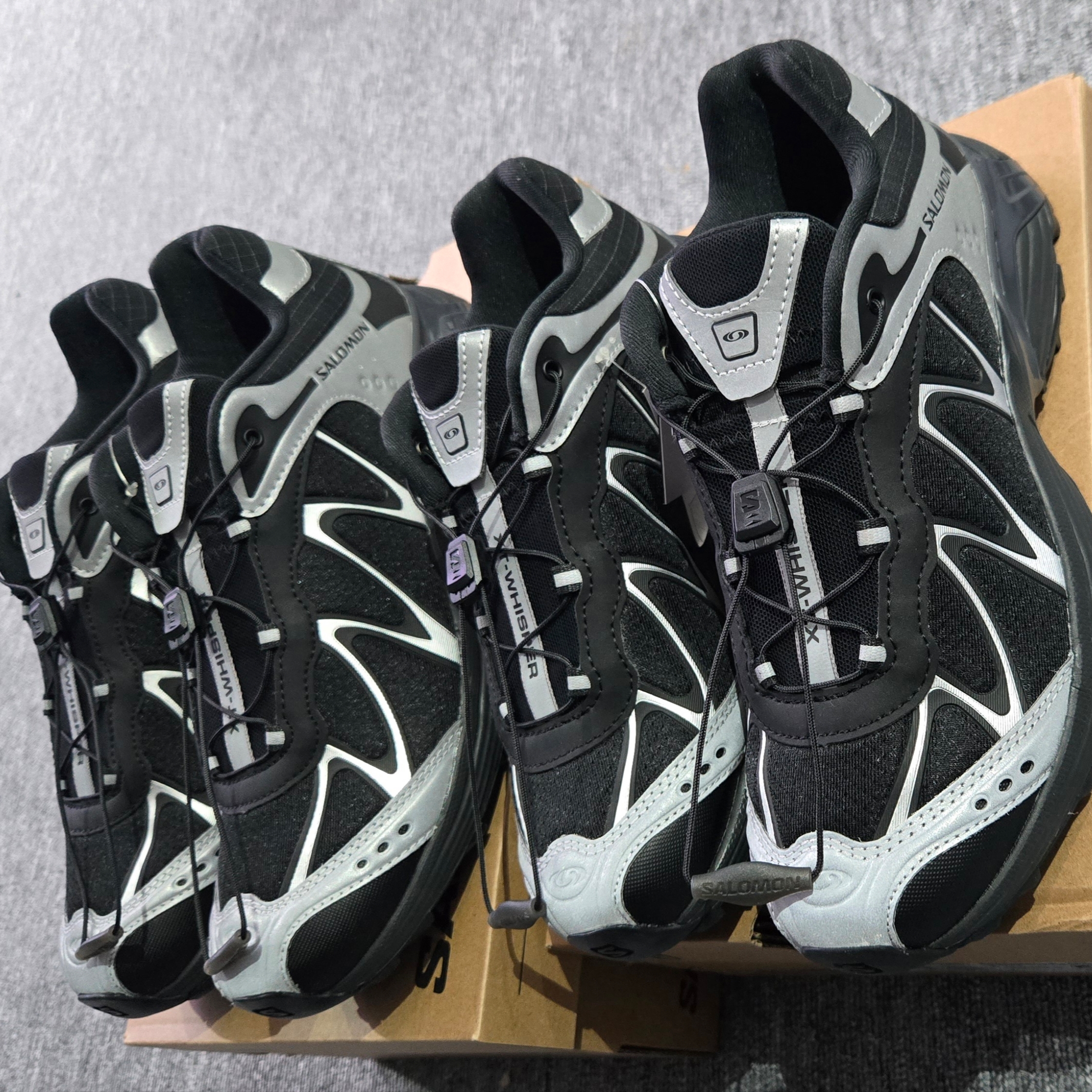 Salomon XT-Whisper Black Silver, Salomon XT-Whisper Nocturne Vision Black Castlerock 착용 스타일 - 2