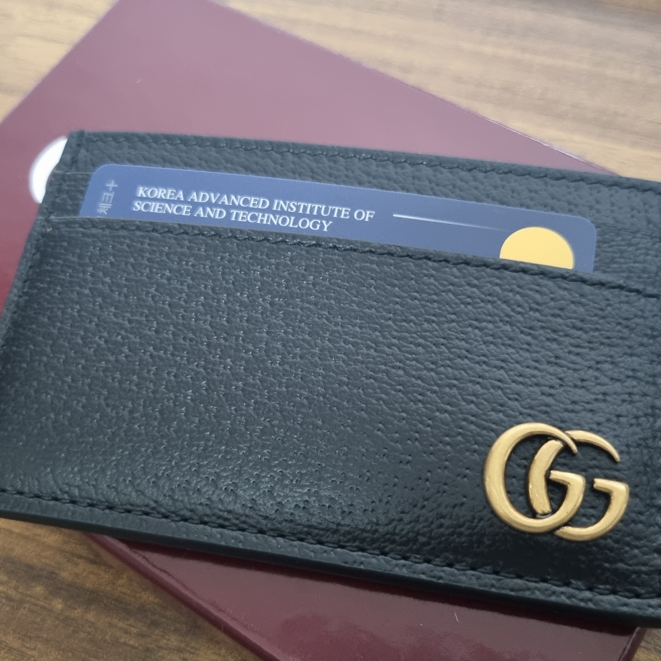 Gucci GG Marmont Leather Card Case Black 착용 스타일