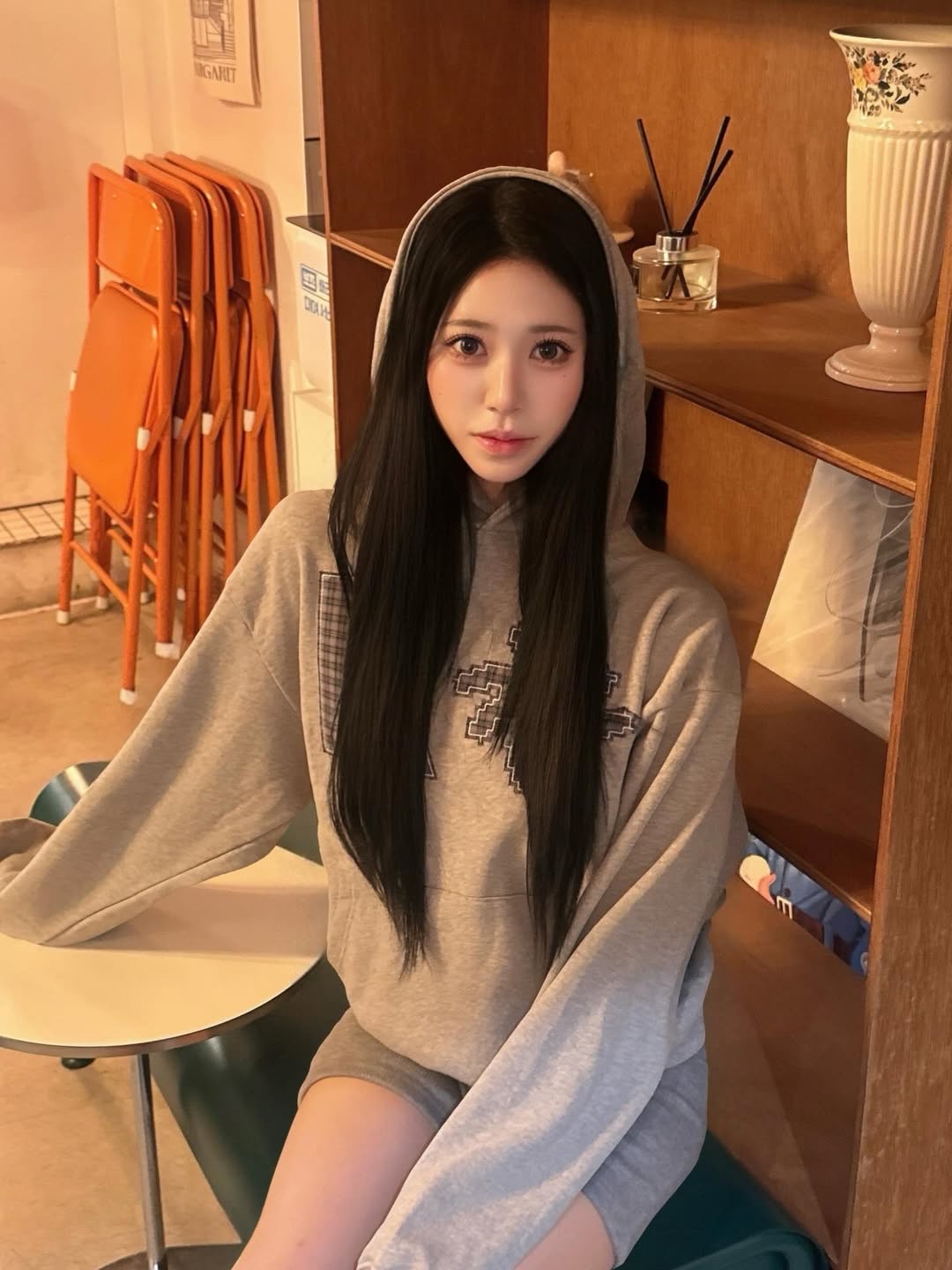 SLOW RECORD HOUSE Check Patch Hoodie Grey 착용 스타일 - 9
