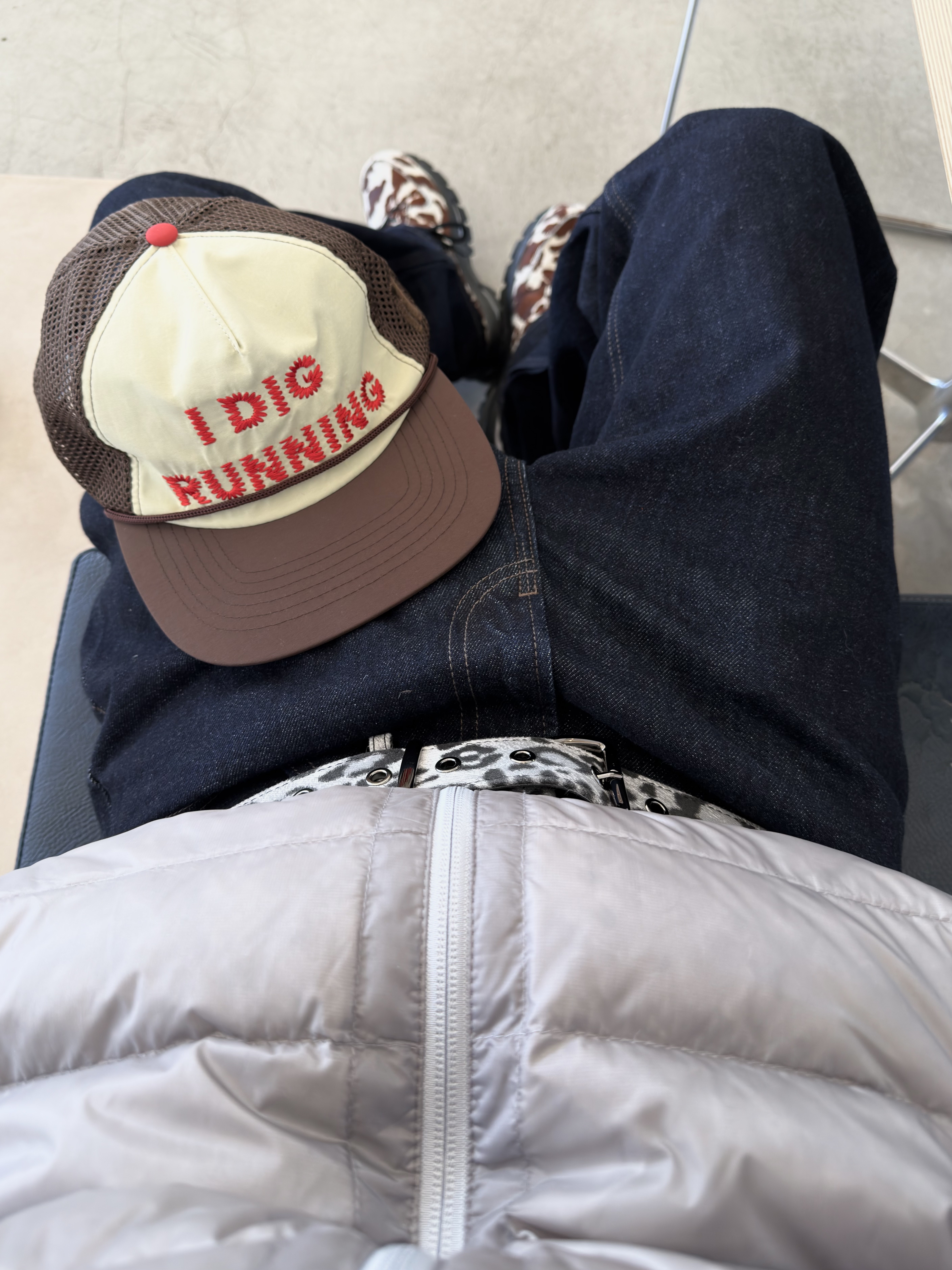 Alex Zono I Dig Running Trucker Hat OG Brown, Honda H-Tech Storm Shield Parka Light Gray 착용 스타일 - 1