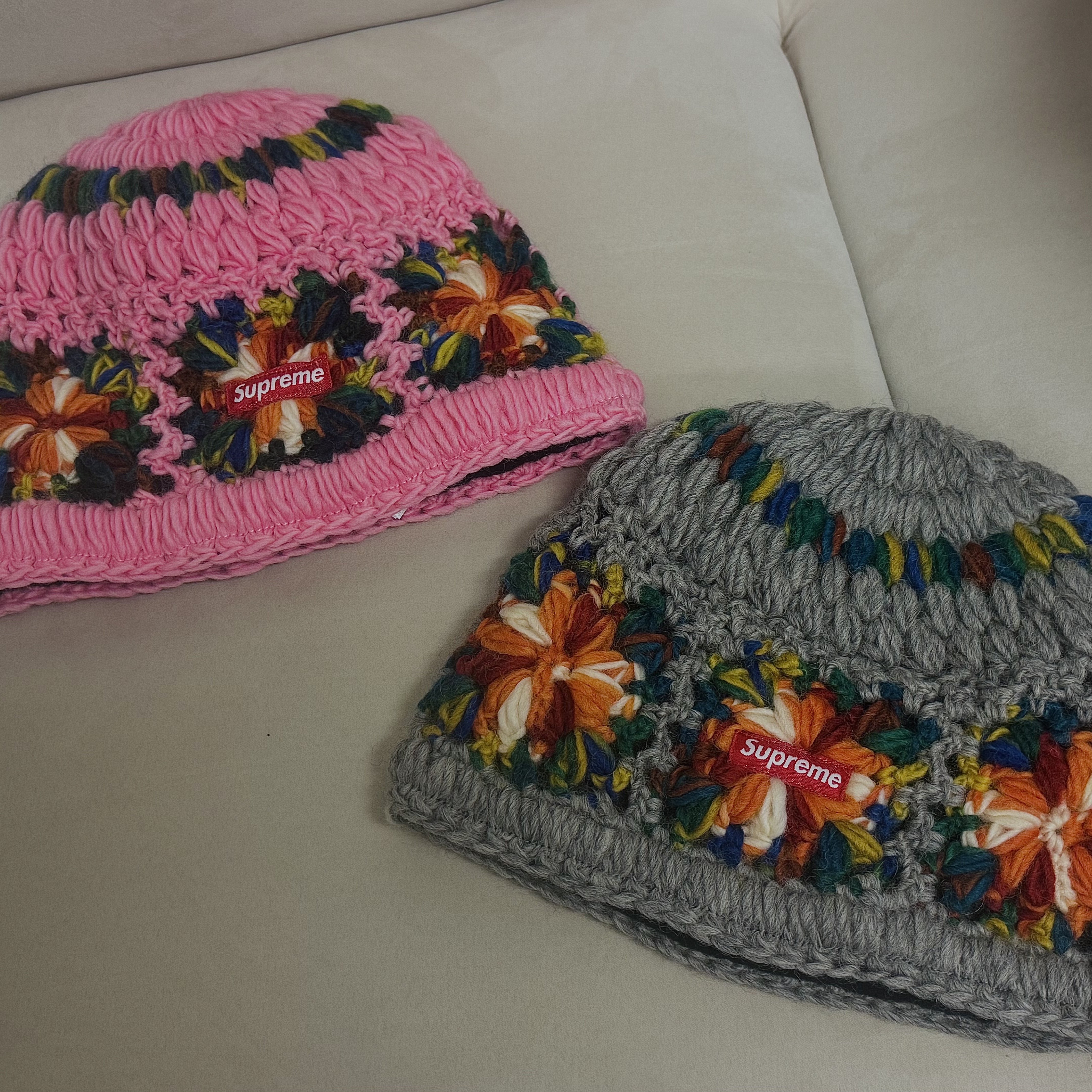 Supreme Crochet Beanie Heather Grey - 25SS 착용 스타일