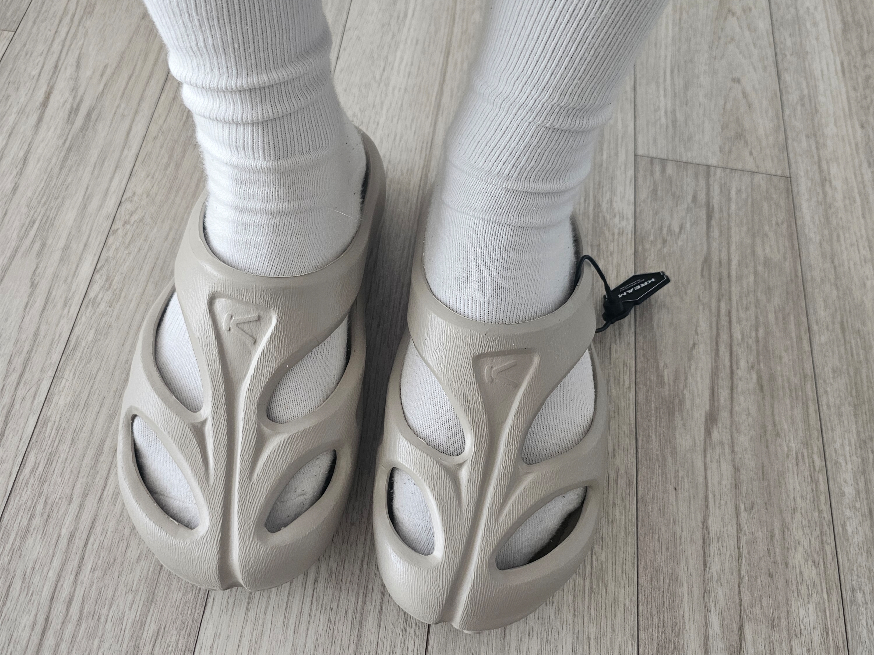 (W) Keen Shanti Plaza Taupe 착용 스타일