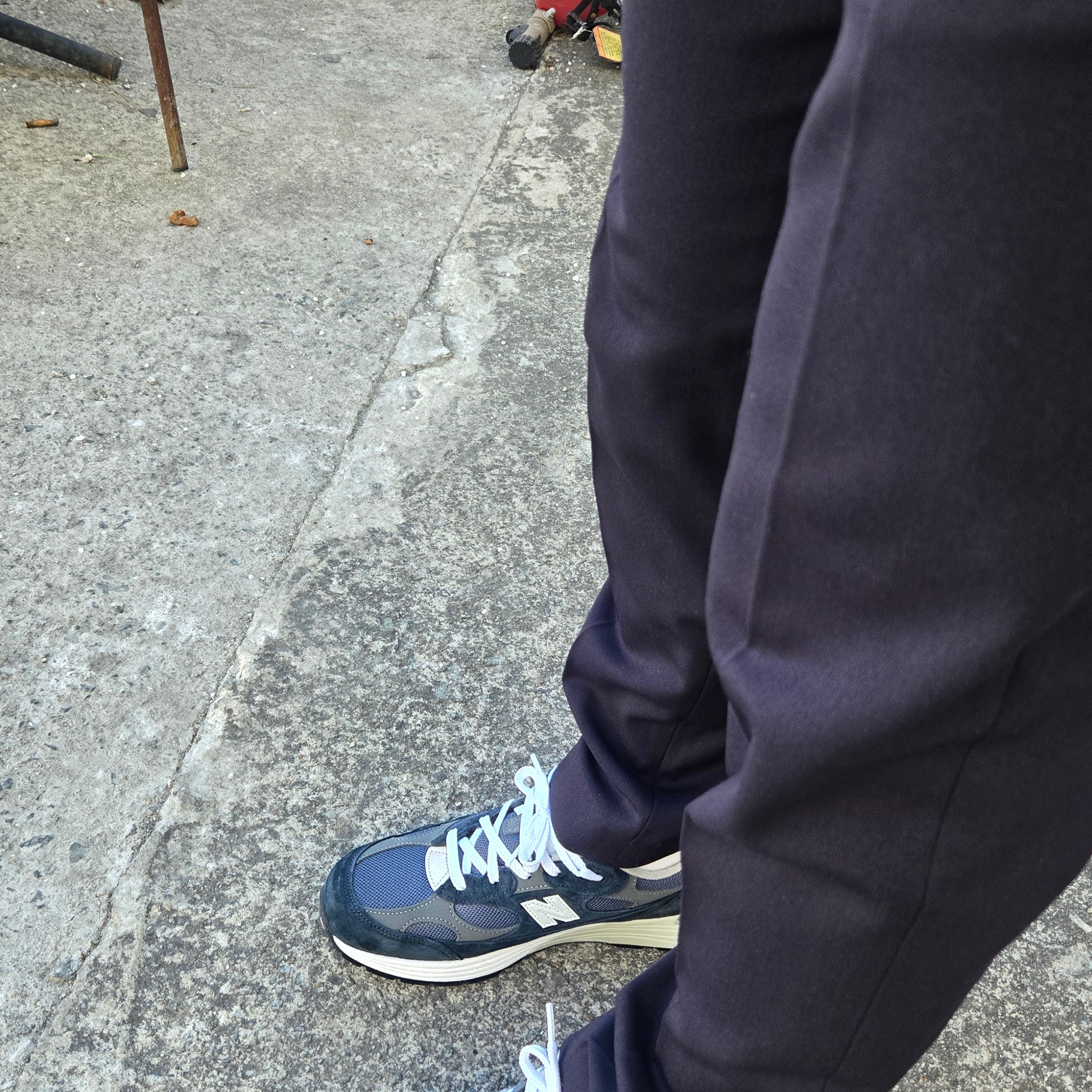 New Balance 992 Made in USA Core Navy 착용 스타일 - 4