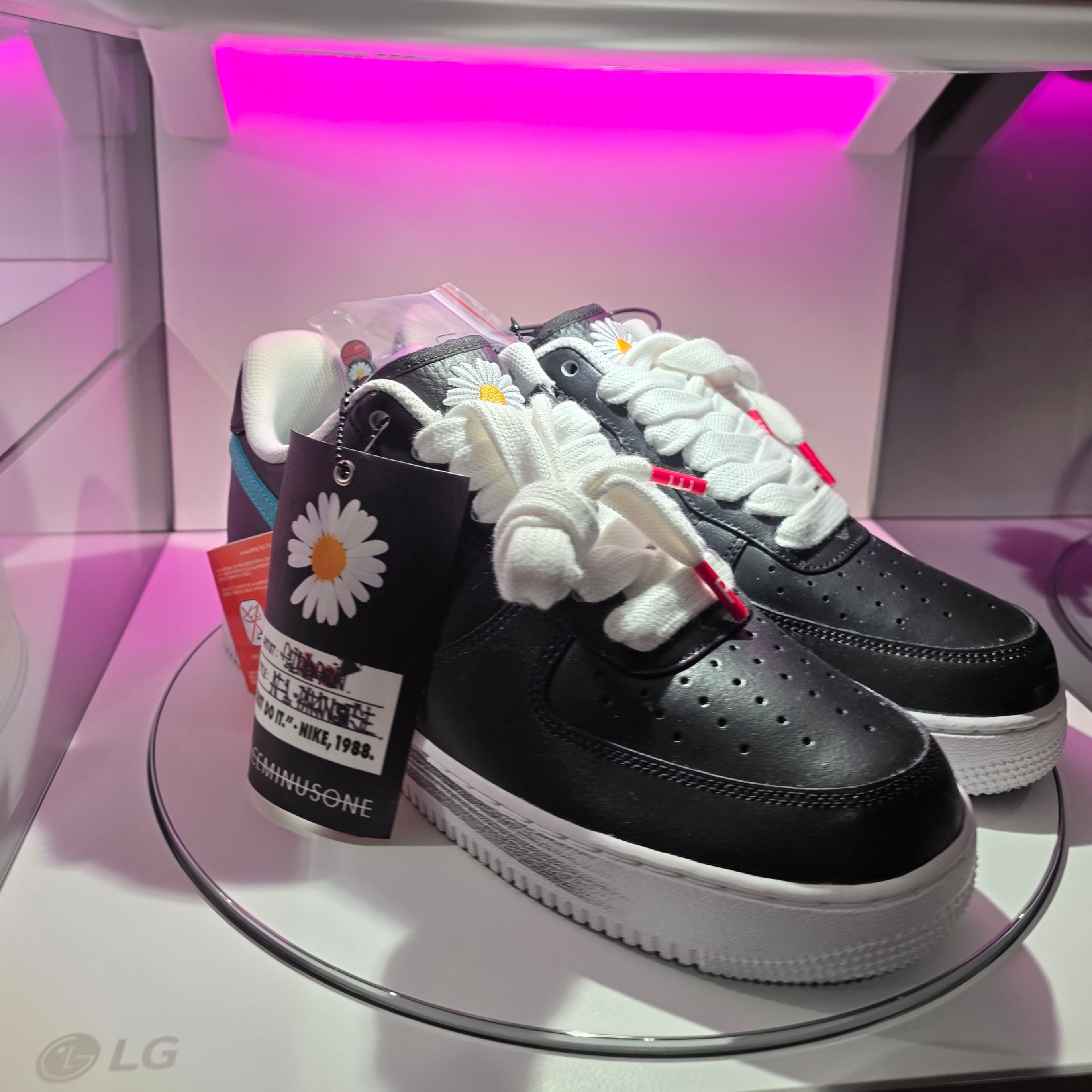 Nike x Peaceminusone Air Force 1 Low Para-Noise 3.0 Black and Multicolor 착용 스타일