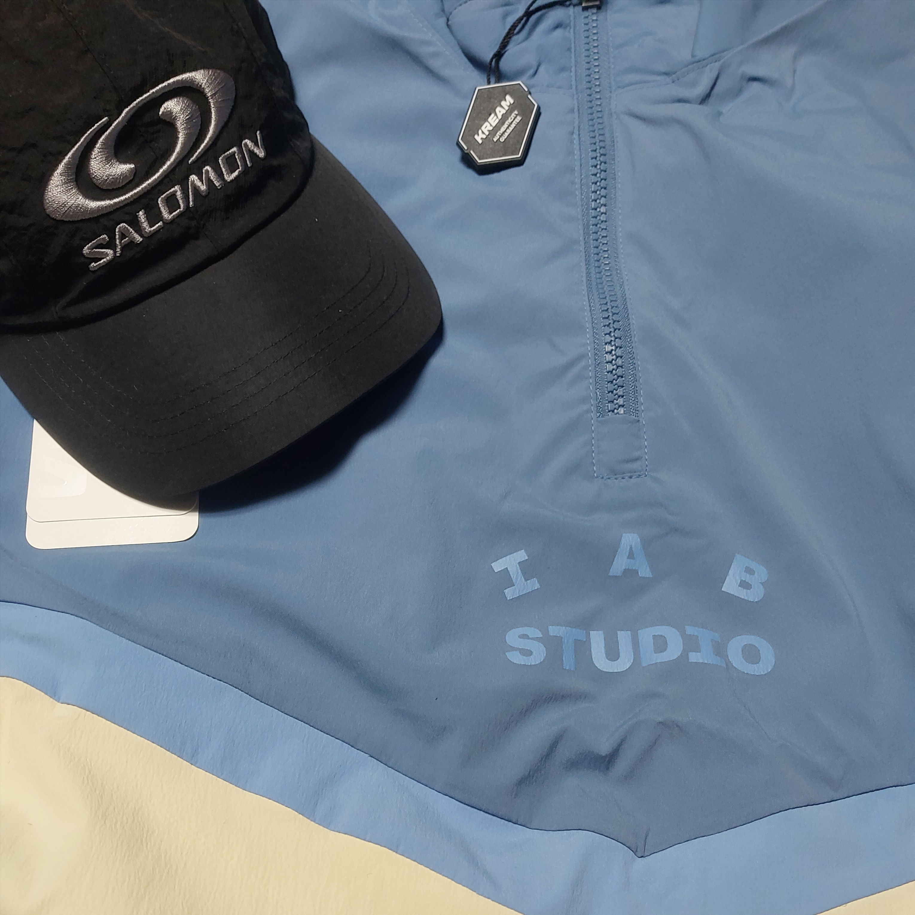 Salomon Link Camp Cap Black, IAB Studio x Yonex Woven Pullover Blue 착용 스타일