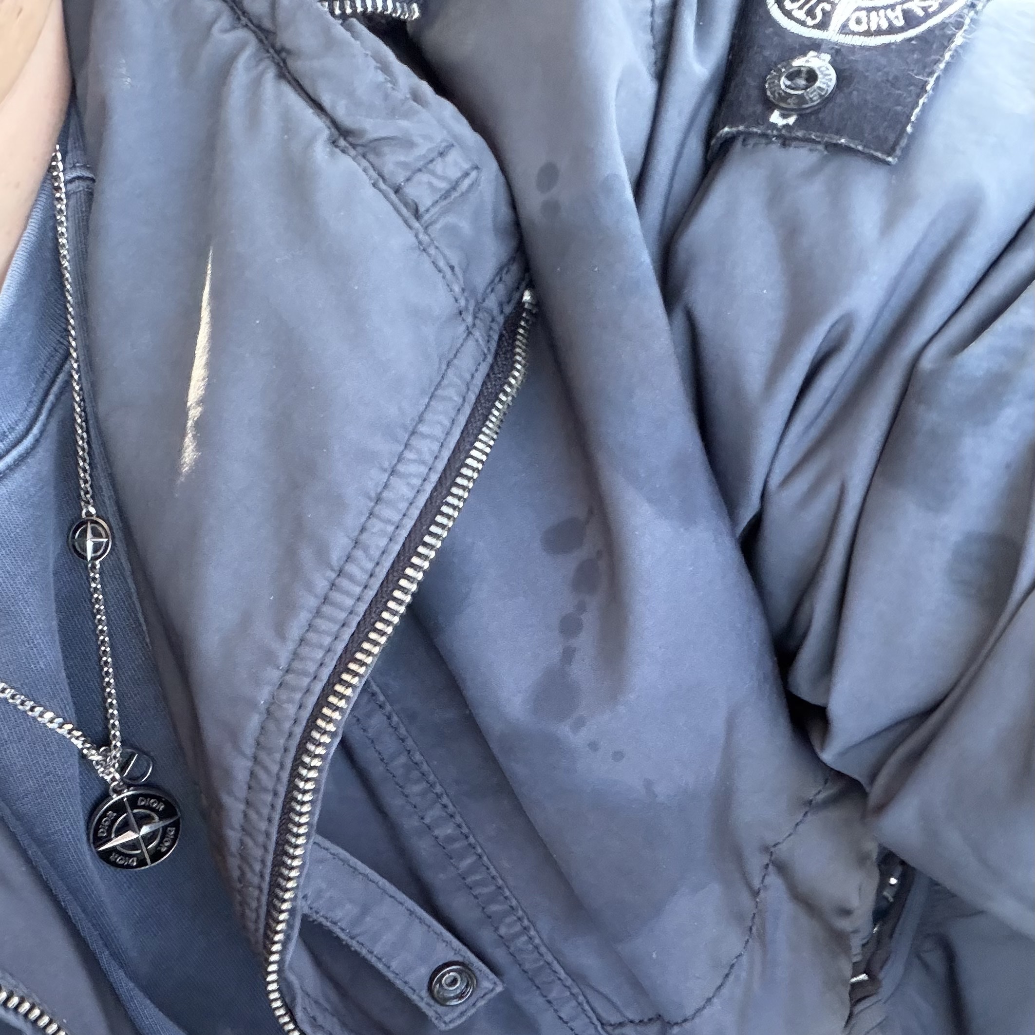 Dior x Stone Island Pendants Necklace Brass and Black Resin Silver-Finish, Stone Island 435E1 Hand Colouring on David-TC Down Lead - 23FW 착용 스타일