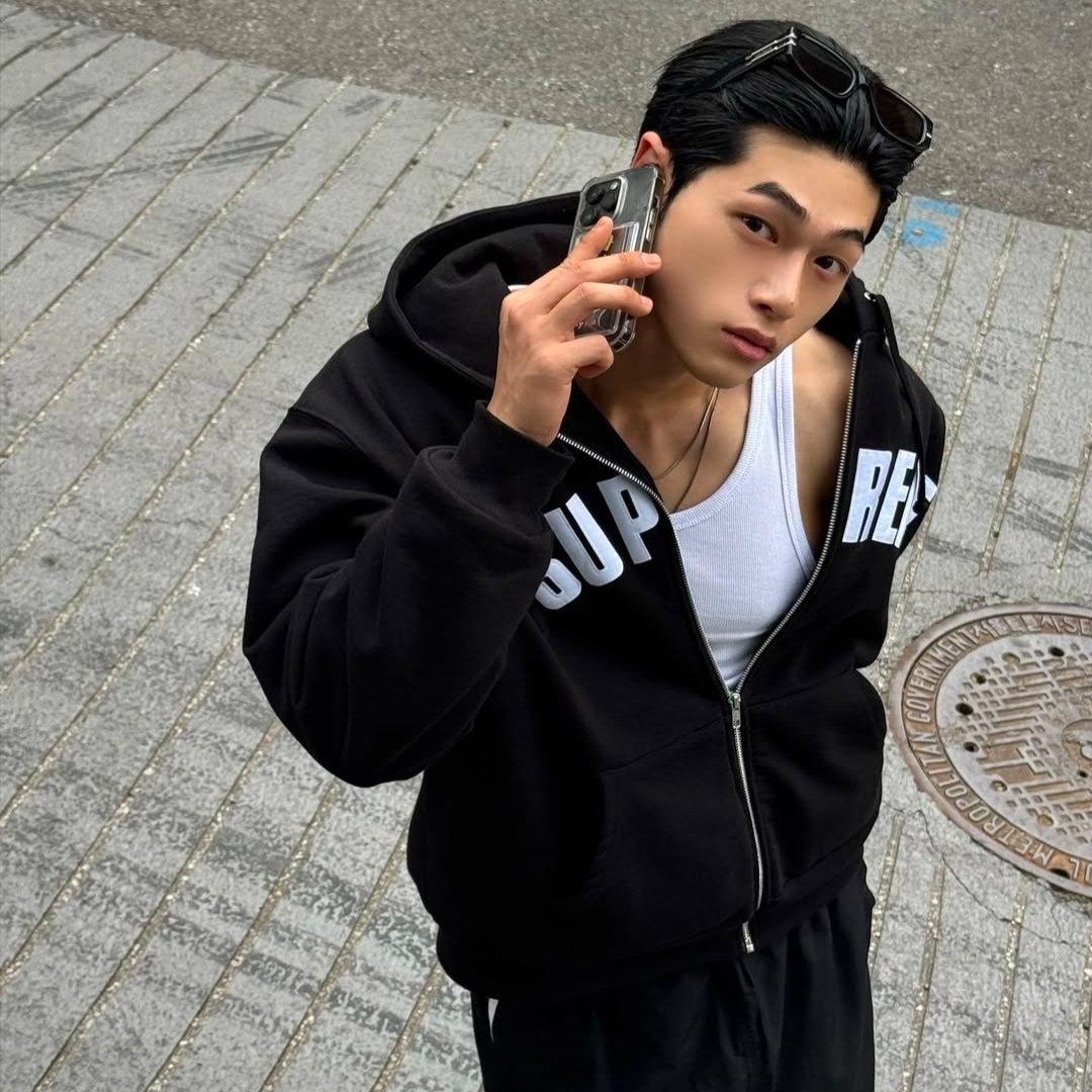 Supreme Collegiate Applique Zip Up Hooded Sweatshirt Black - 25FW 착용 스타일 - 4