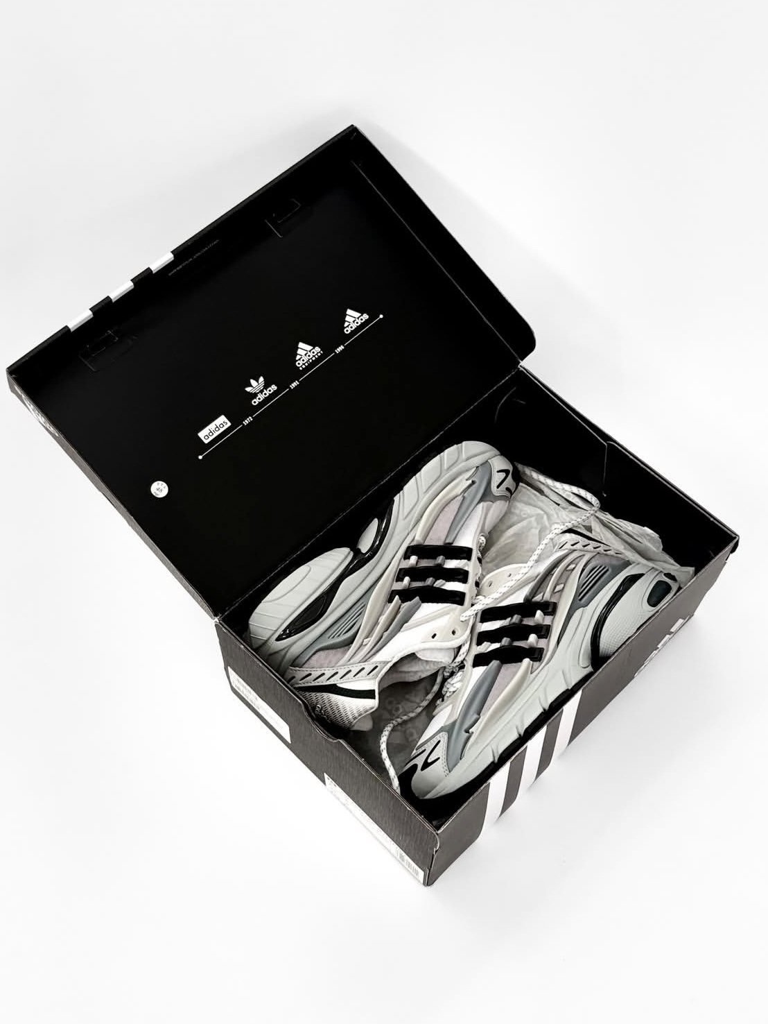Adidas x Pharrell Williams Adistar Jellyfish Solid Grey Core Black 착용 스타일 - 2