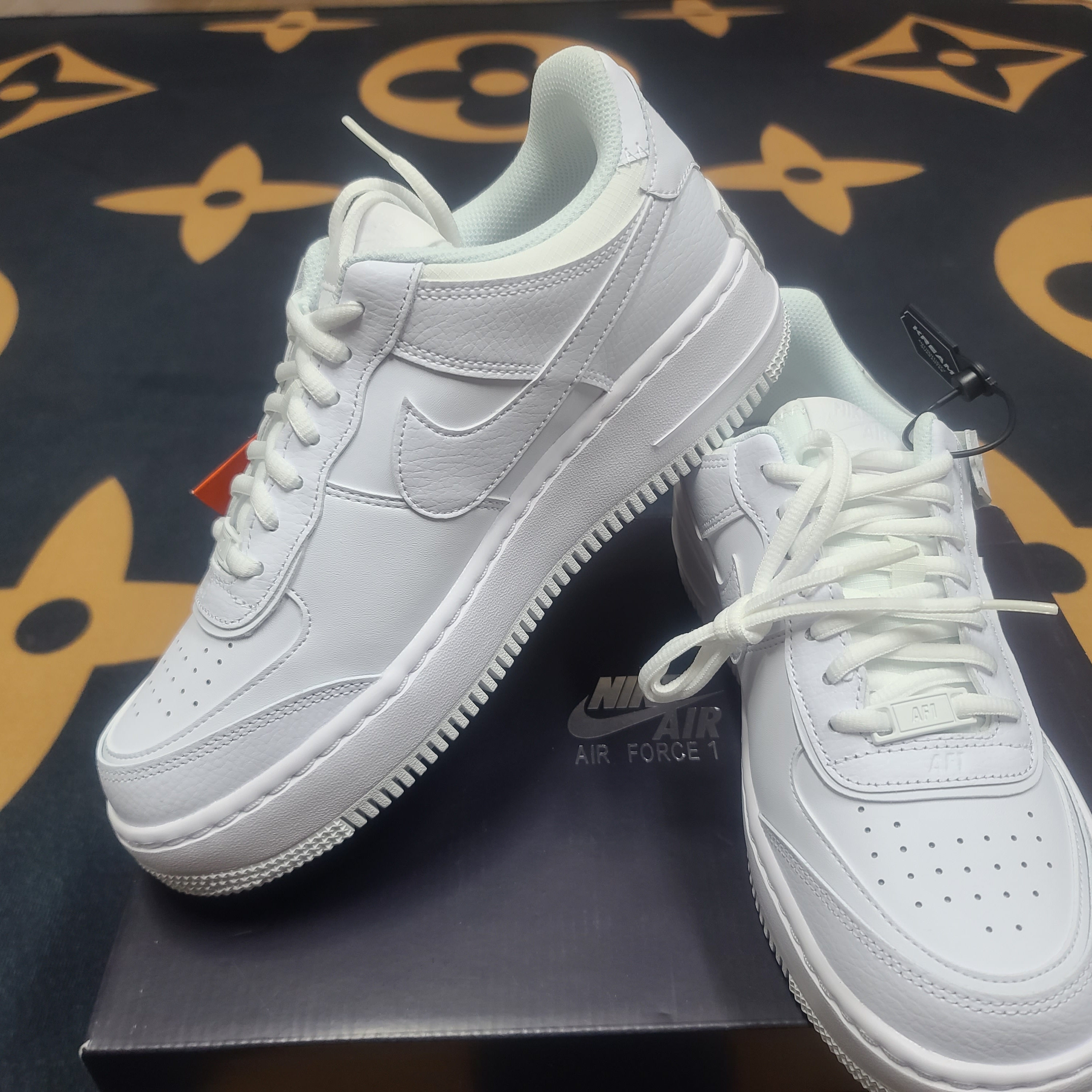 (W) Nike Air Force 1 Shadow Triple White 착용 스타일 - 3