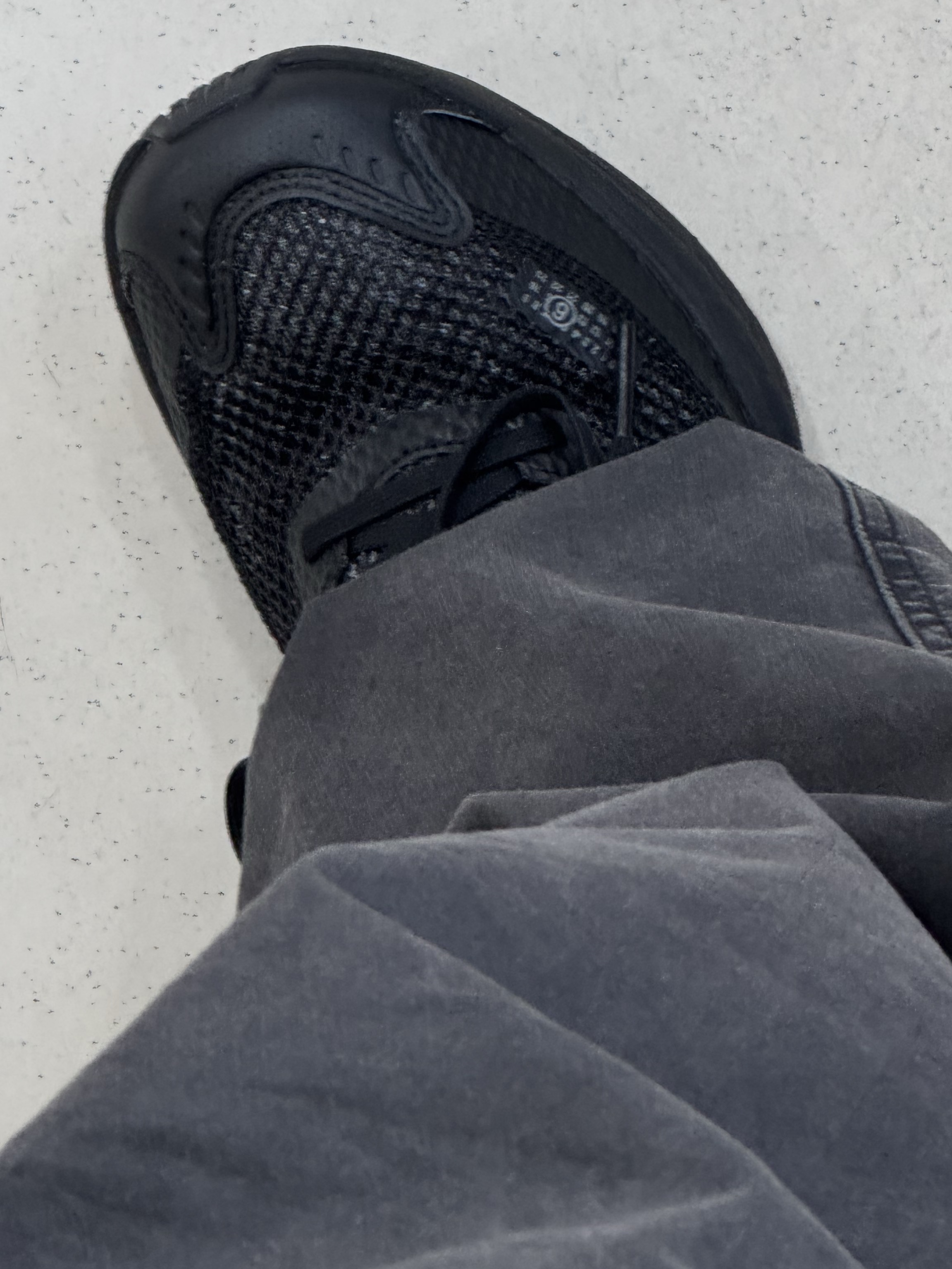Salomon x MM6 Maison Margiela Spectur 2 Black Pewter 착용 스타일 - 3