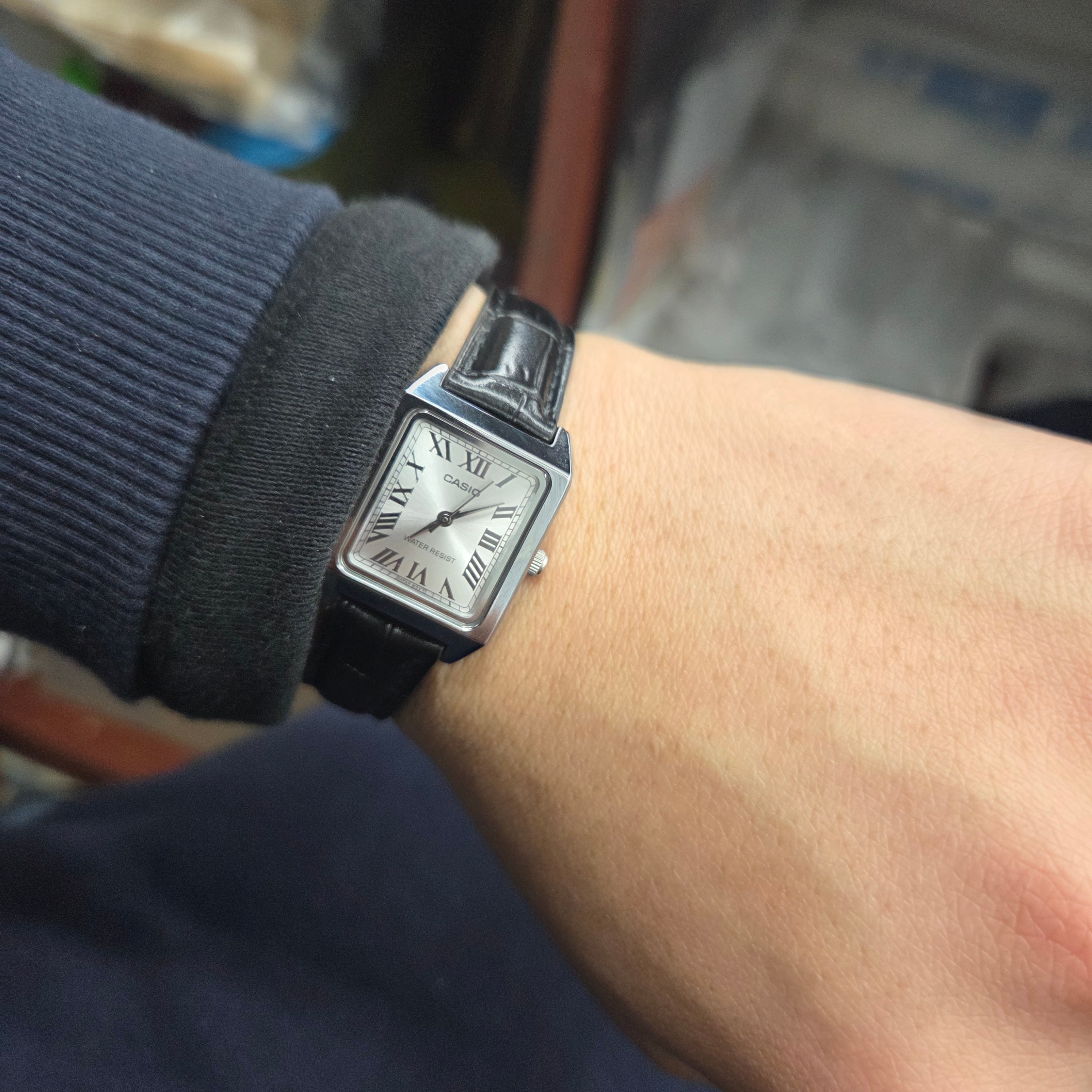Casio LTP-V007L-7B1 착용 스타일