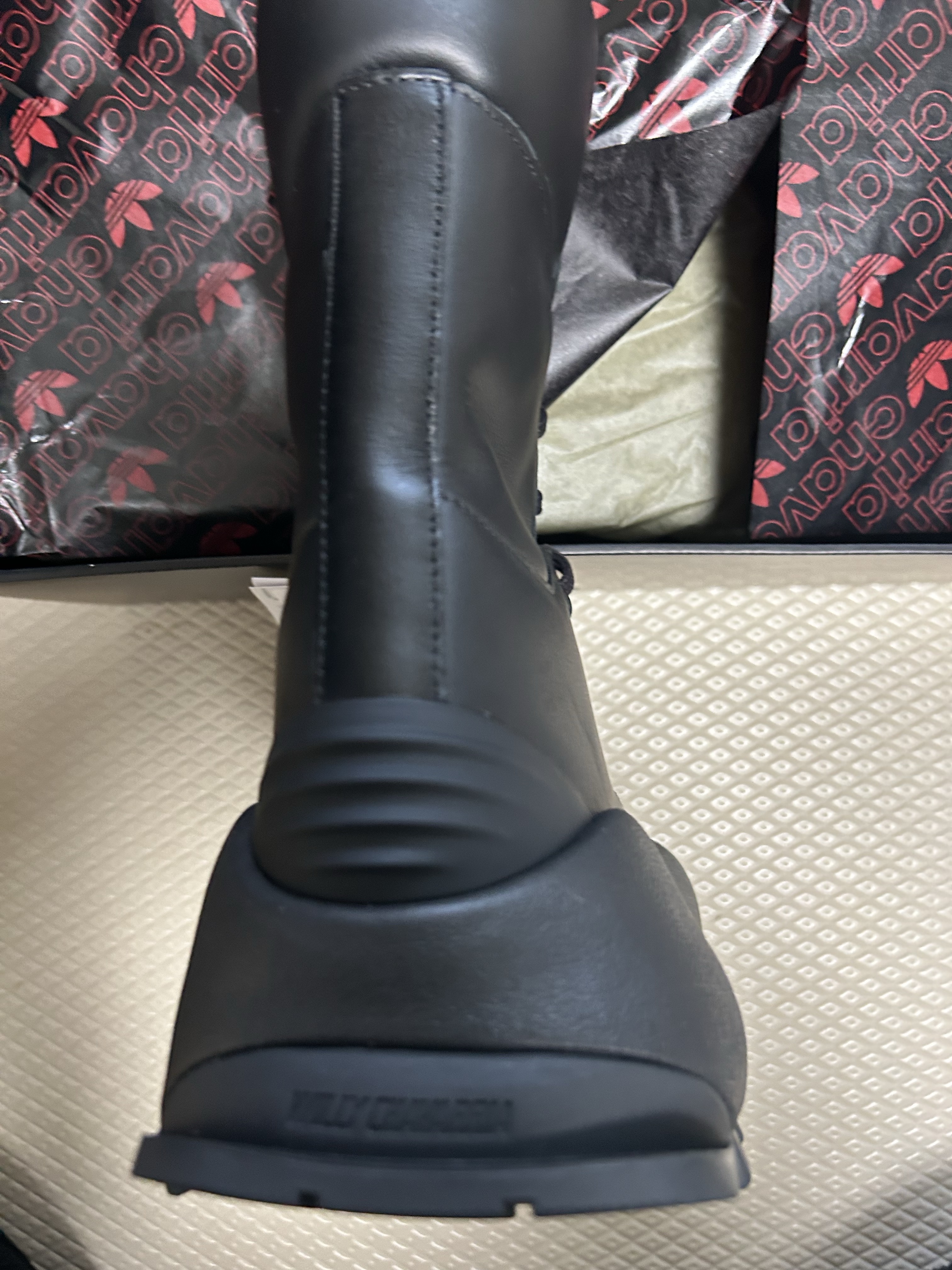 Adidas x Willy Chavarria Chavarria Forum Boots Mid Core Black Core Black 착용 스타일