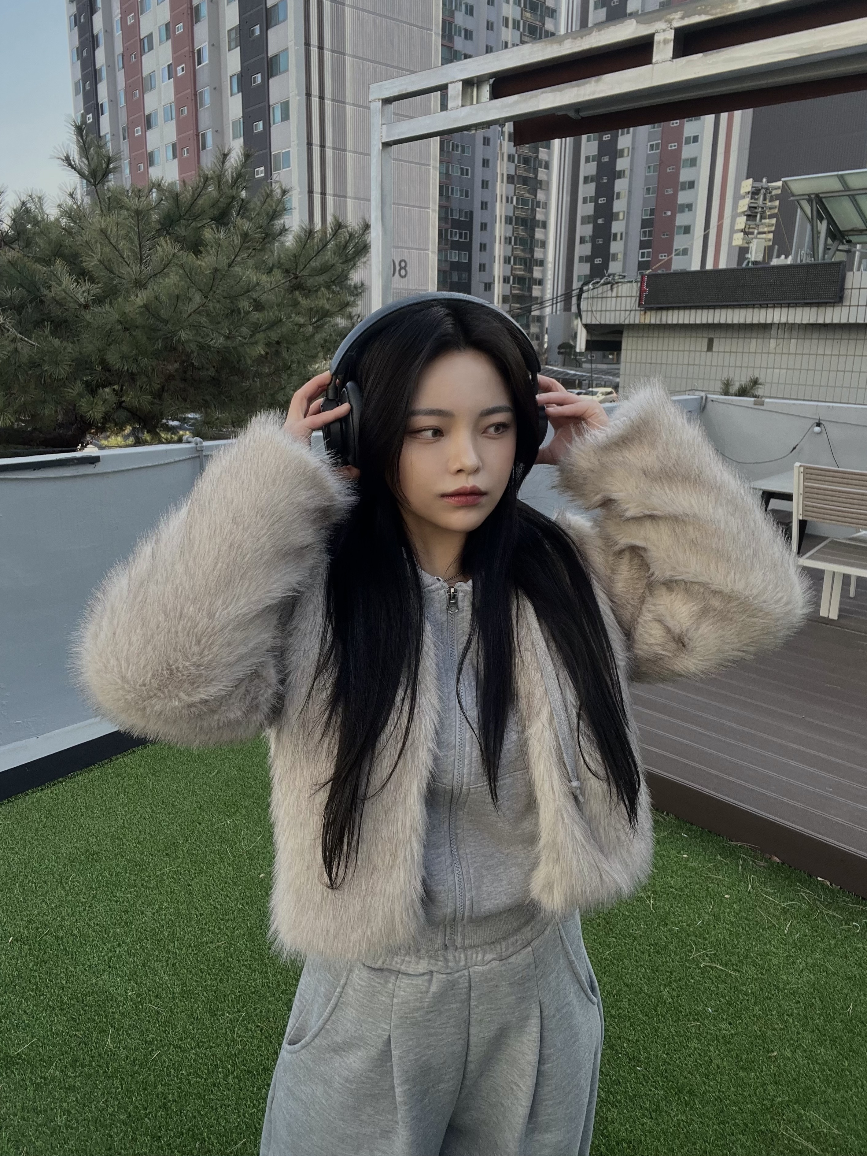 (W) UGG Funkette Slides Chestnut, [12% 쿠폰] Bang & Olufsen Beoplay HX Black Anthracite 착용 스타일 - 3