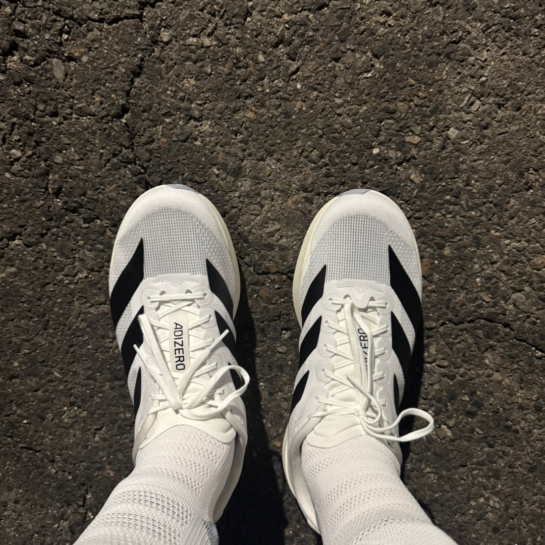 Adidas Adizero EVO SL Cloud White Core Black 착용 스타일