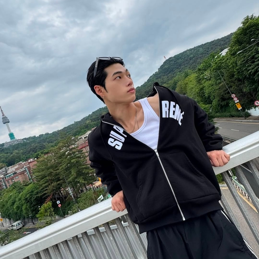 Supreme Collegiate Applique Zip Up Hooded Sweatshirt Black - 25FW 착용 스타일 - 2