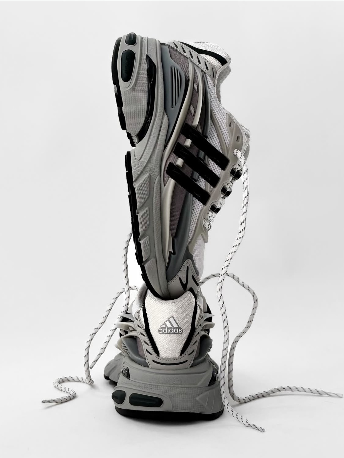 Adidas x Pharrell Williams Adistar Jellyfish Solid Grey Core Black 착용 스타일 - 3