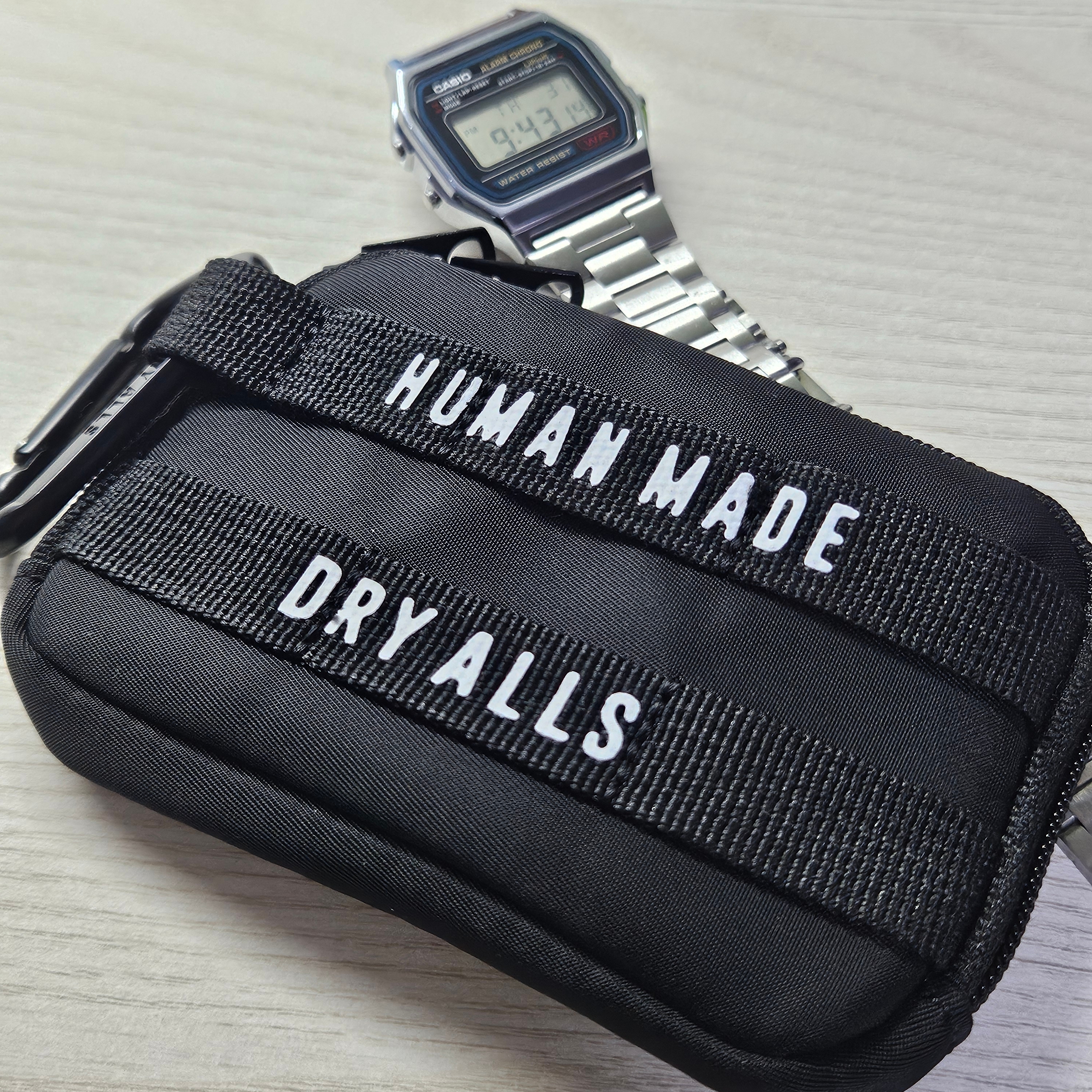 Human Made Military Card Case Black 착용 스타일
