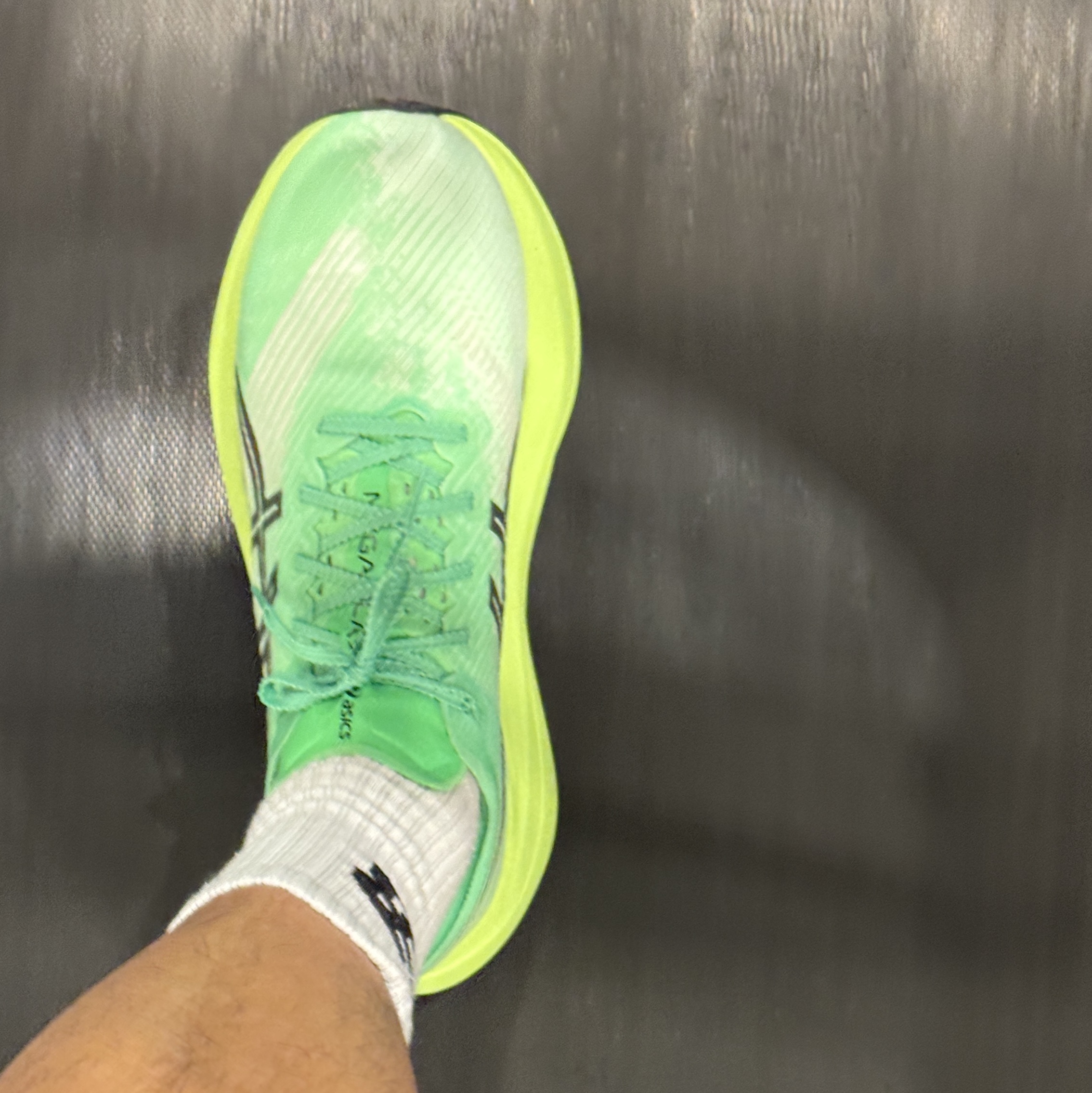 Asics Megablast Vital Green Black 착용 스타일 - 1