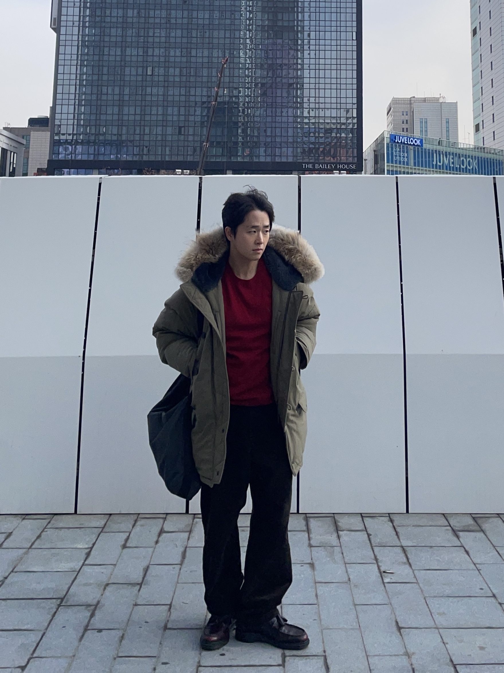 Uniqlo x Kaws Cashmere Crewneck Sweater Red - KR, Dr. Martens Adrian Arcadia Leather Loafers Cherry Red 착용 스타일