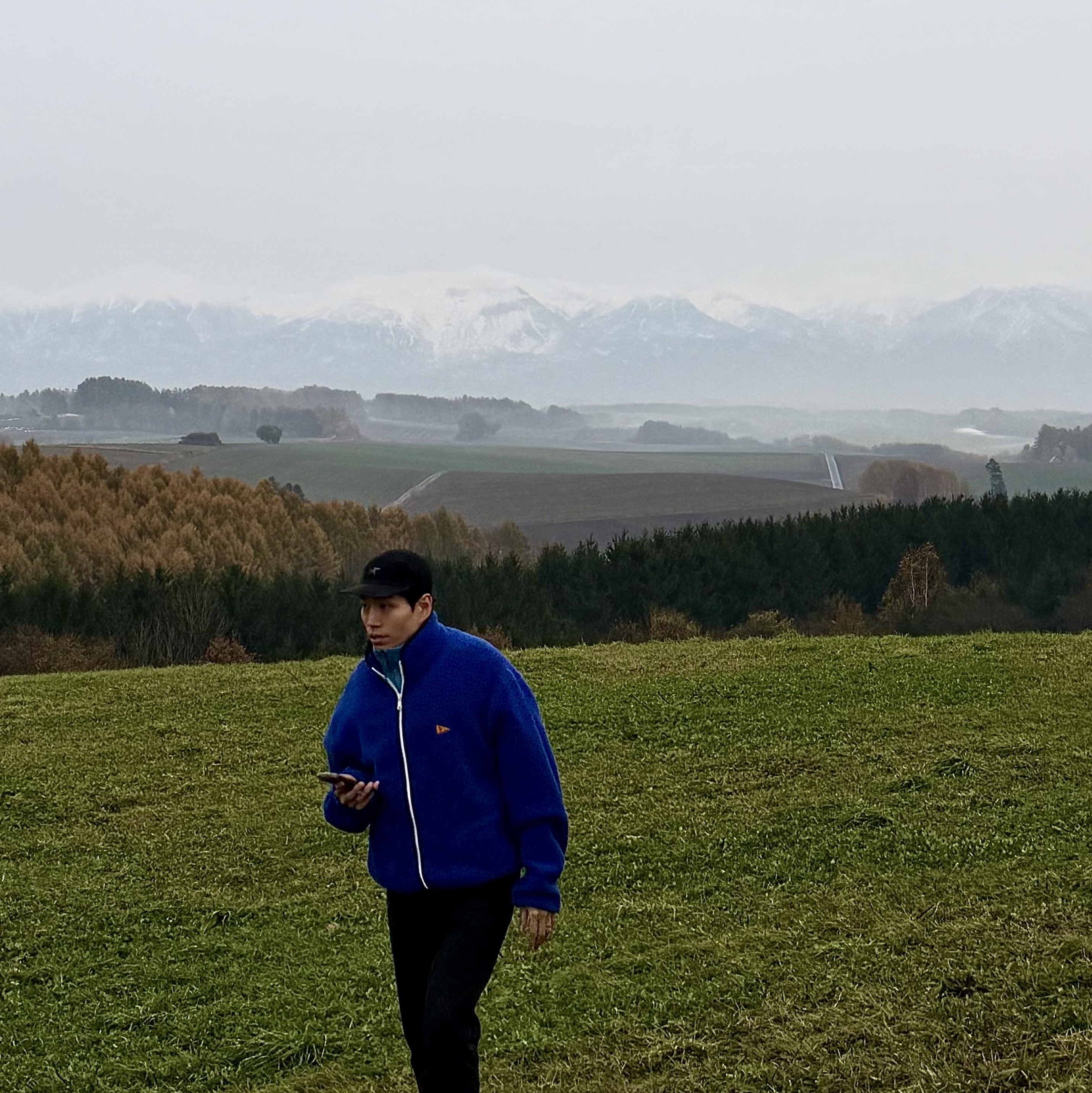 Drake's Boucle Wool Zip Fleece Jacket Blue, Arc'teryx Gamma 5 Panel Cap Black Arctic Silk 착용 스타일
