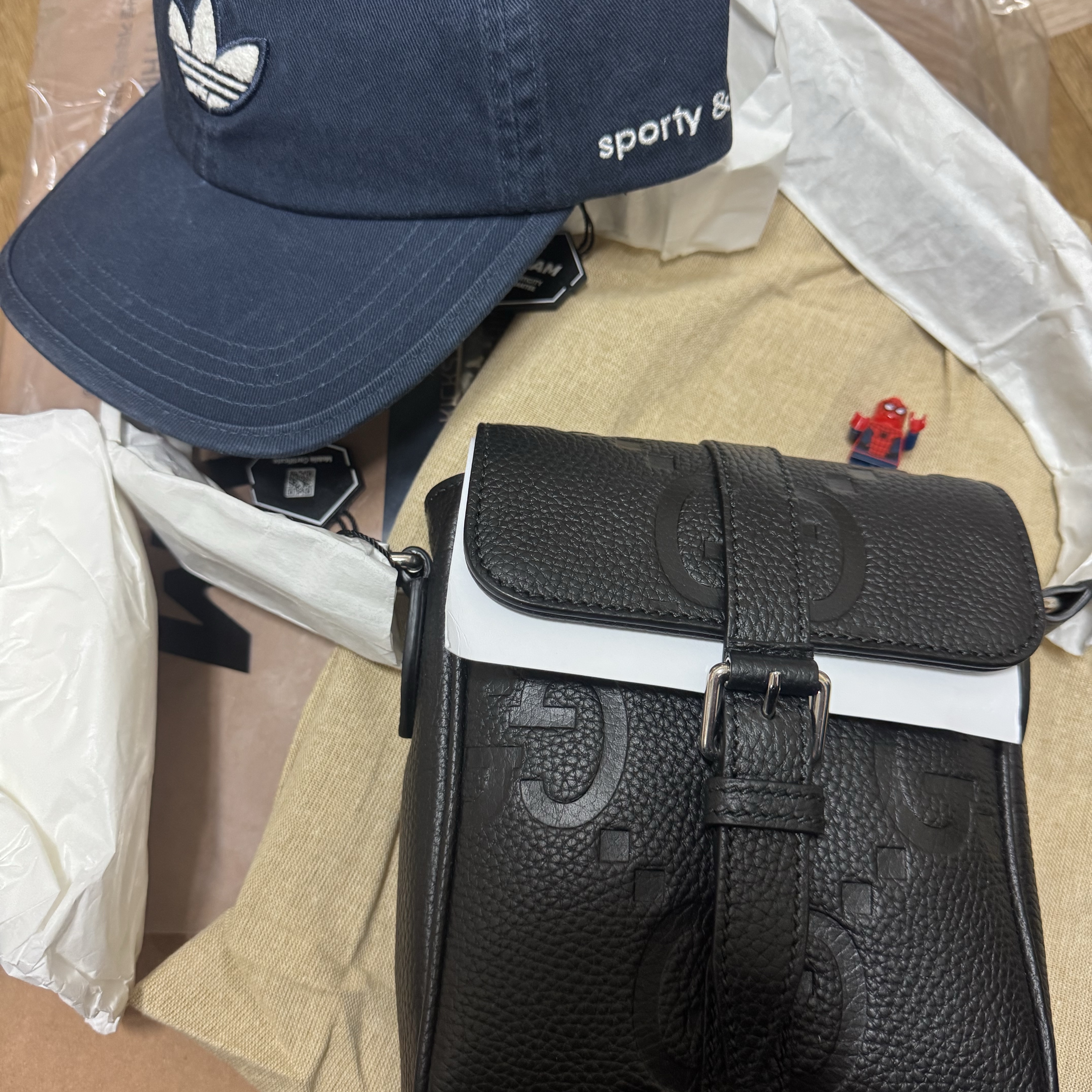 Gucci Jumbo GG Small Messenger Bag Black Leather, Adidas x Sporty & Rich Cap Night Navy 착용 스타일