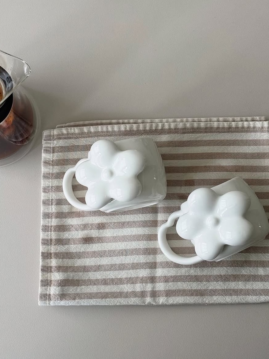LEEJAE FLOWER PENDANT CUP WHITE 착용 스타일 - 2