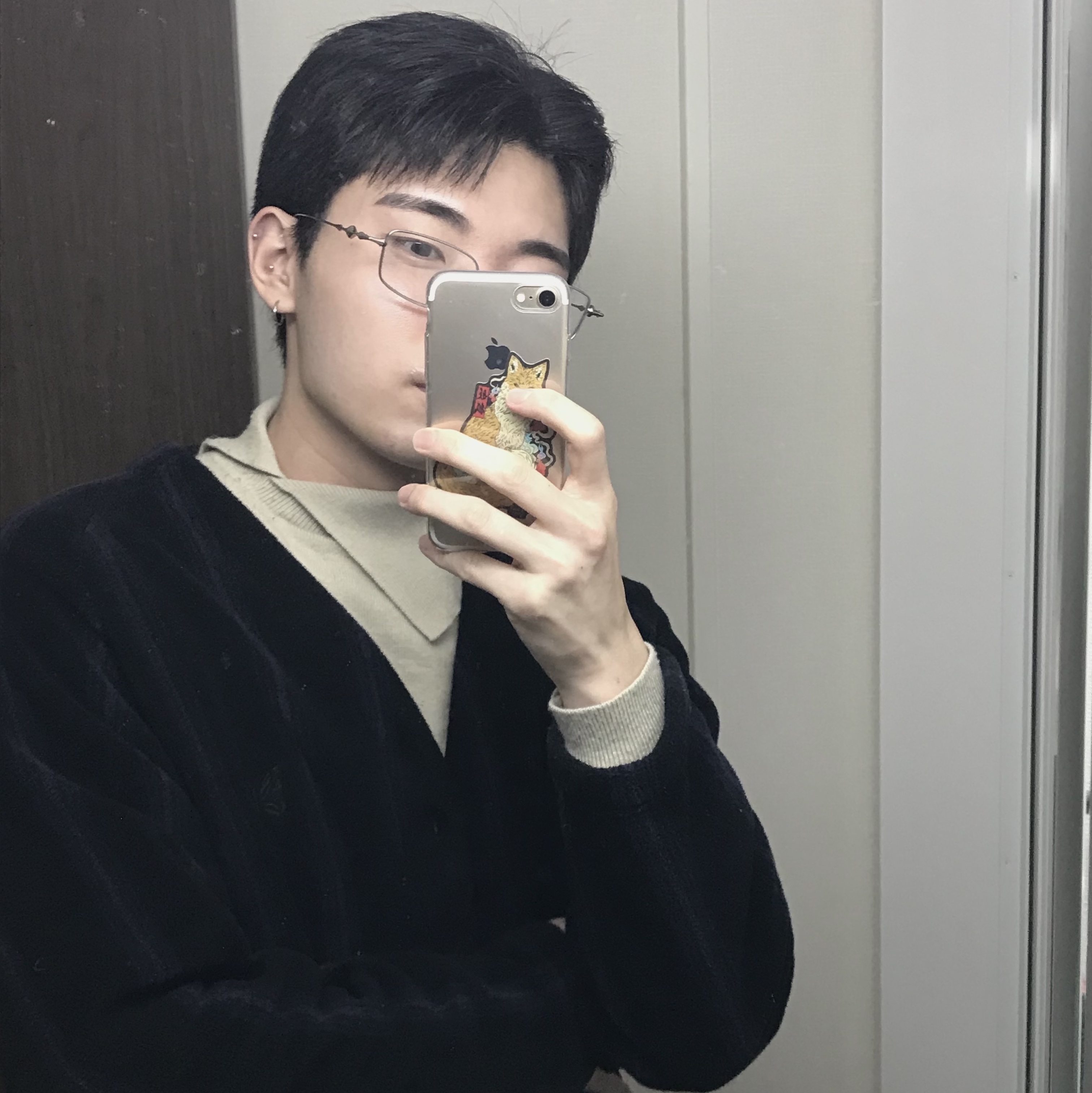 Uniqlo x Needles Fleece Oversized Cardigan Black - KR, Gentle Monster Atomic 02 Silver 착용 스타일 - 2