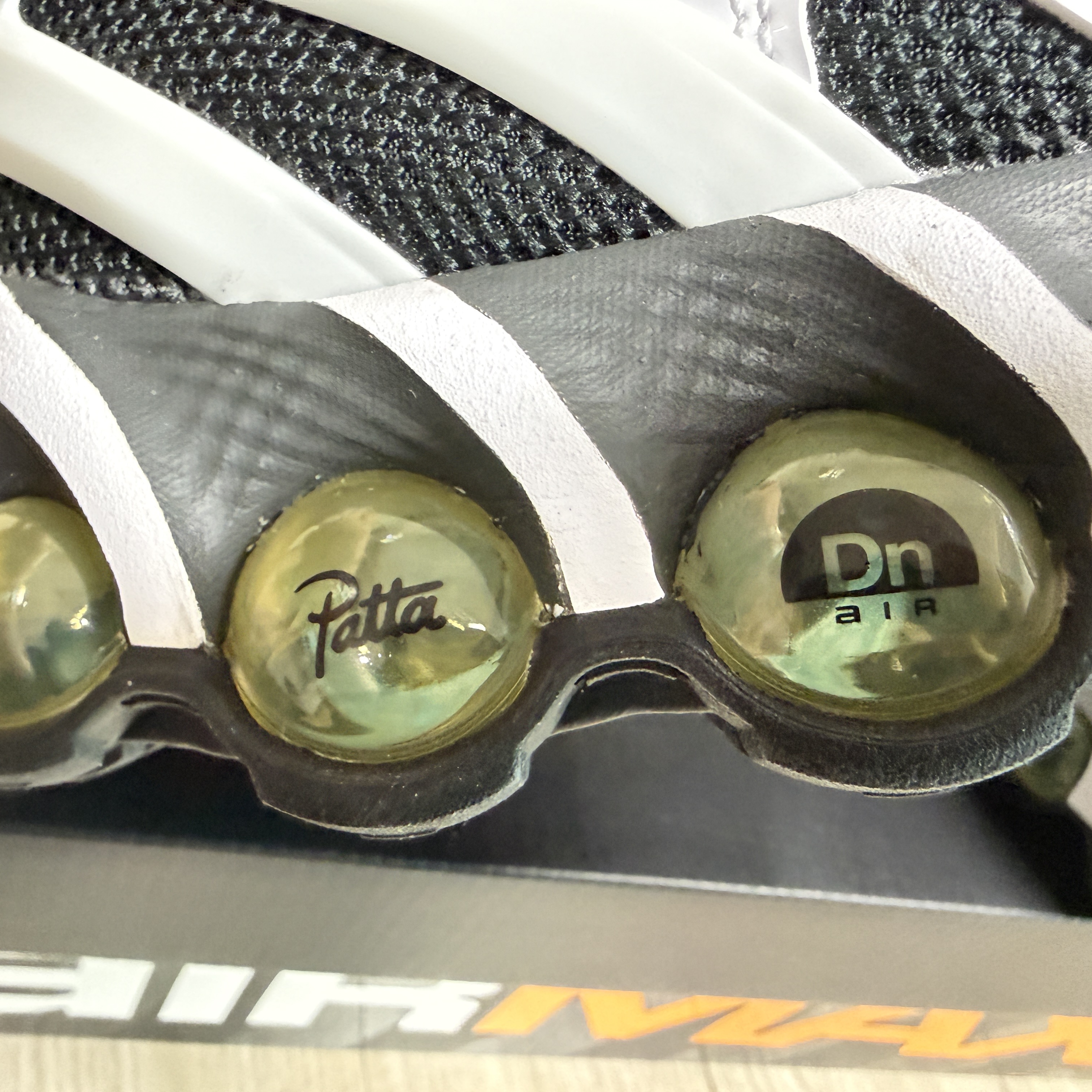 Nike x Patta Air Max Dn8 White Metallic Silver 착용 스타일 - 5