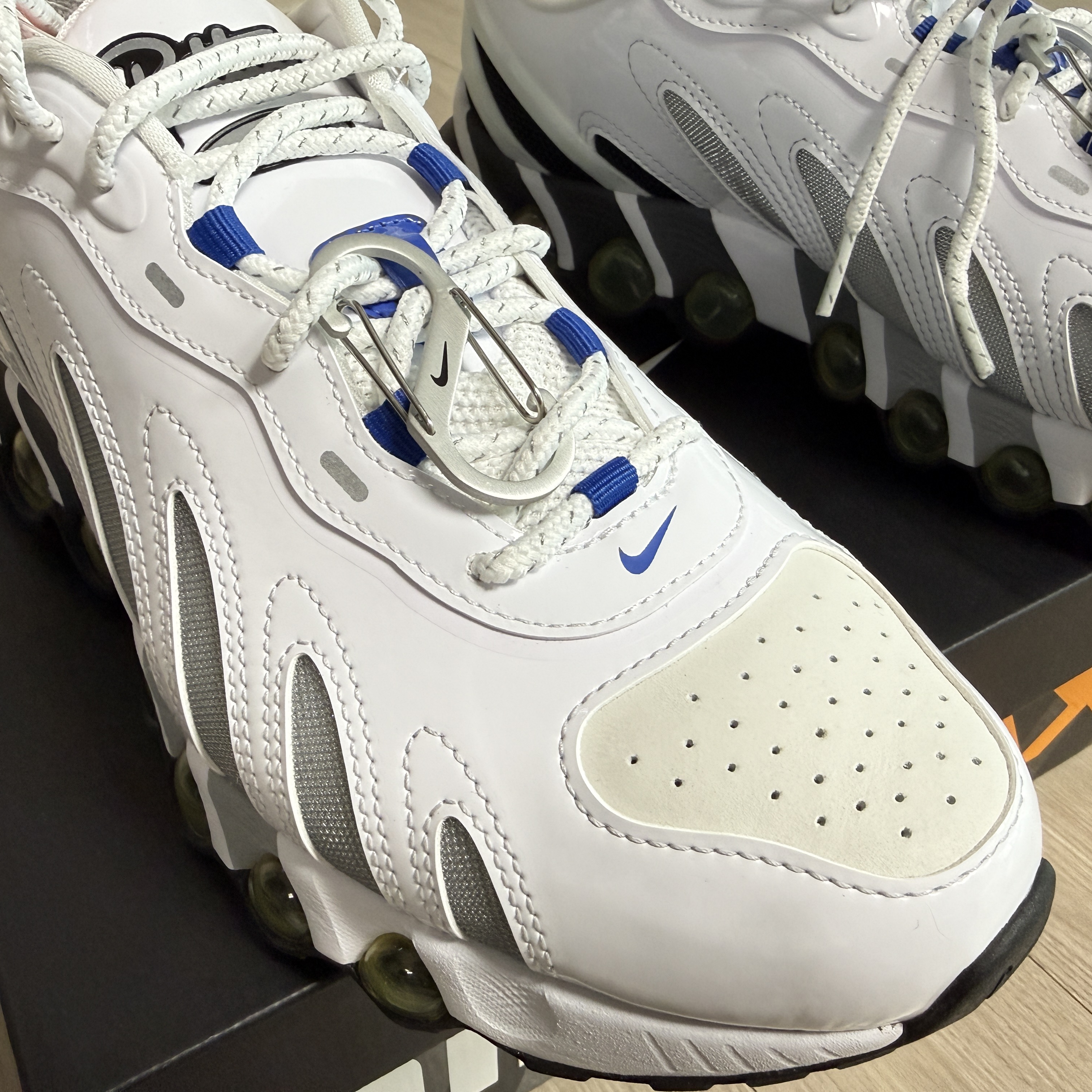 Nike x Patta Air Max Dn8 White Metallic Silver 착용 스타일 - 3