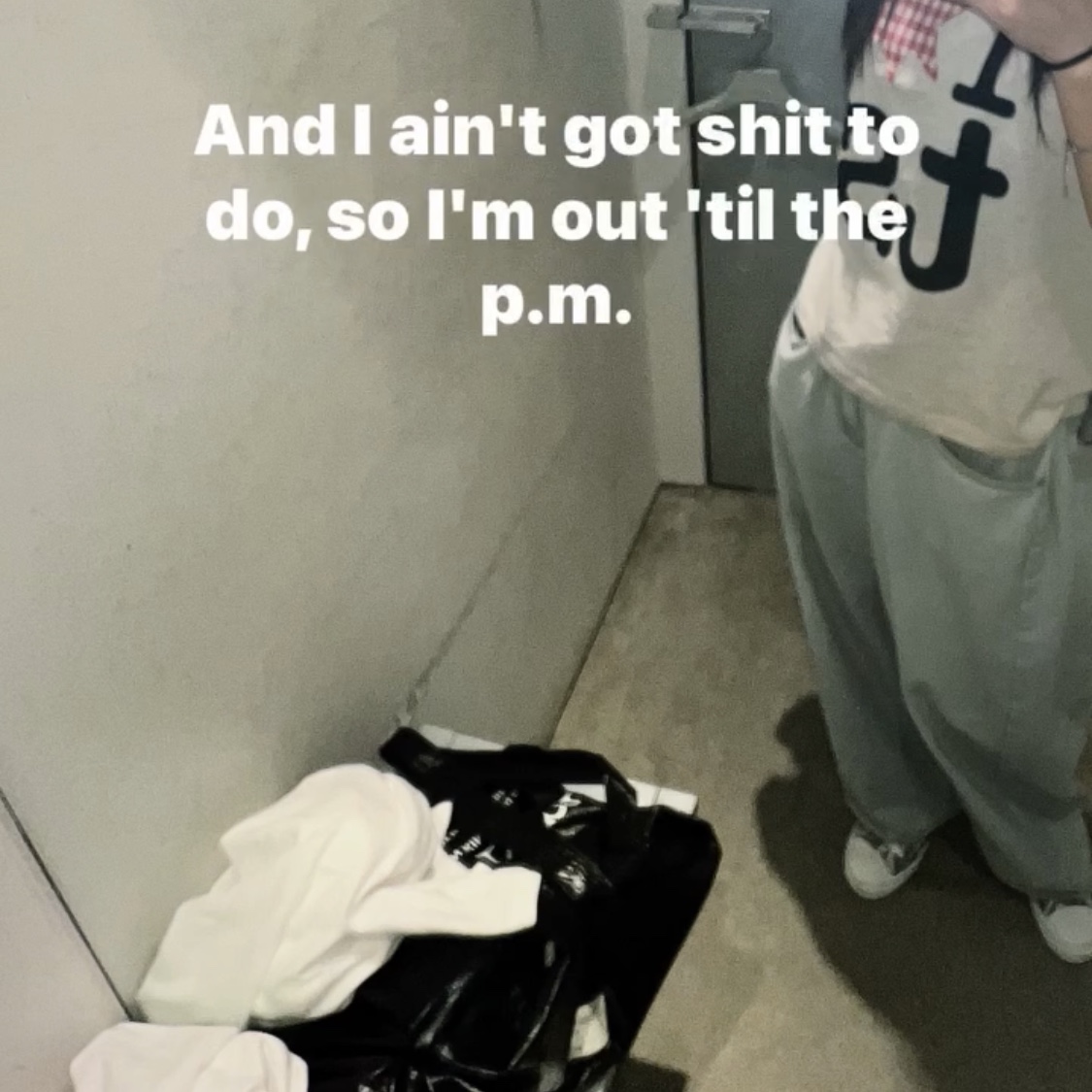 Tansanmagnesium Ringer T-Shirt Ivory, (W) Dior Walk'N'Dior Sneakers Oblique Gray 착용 스타일