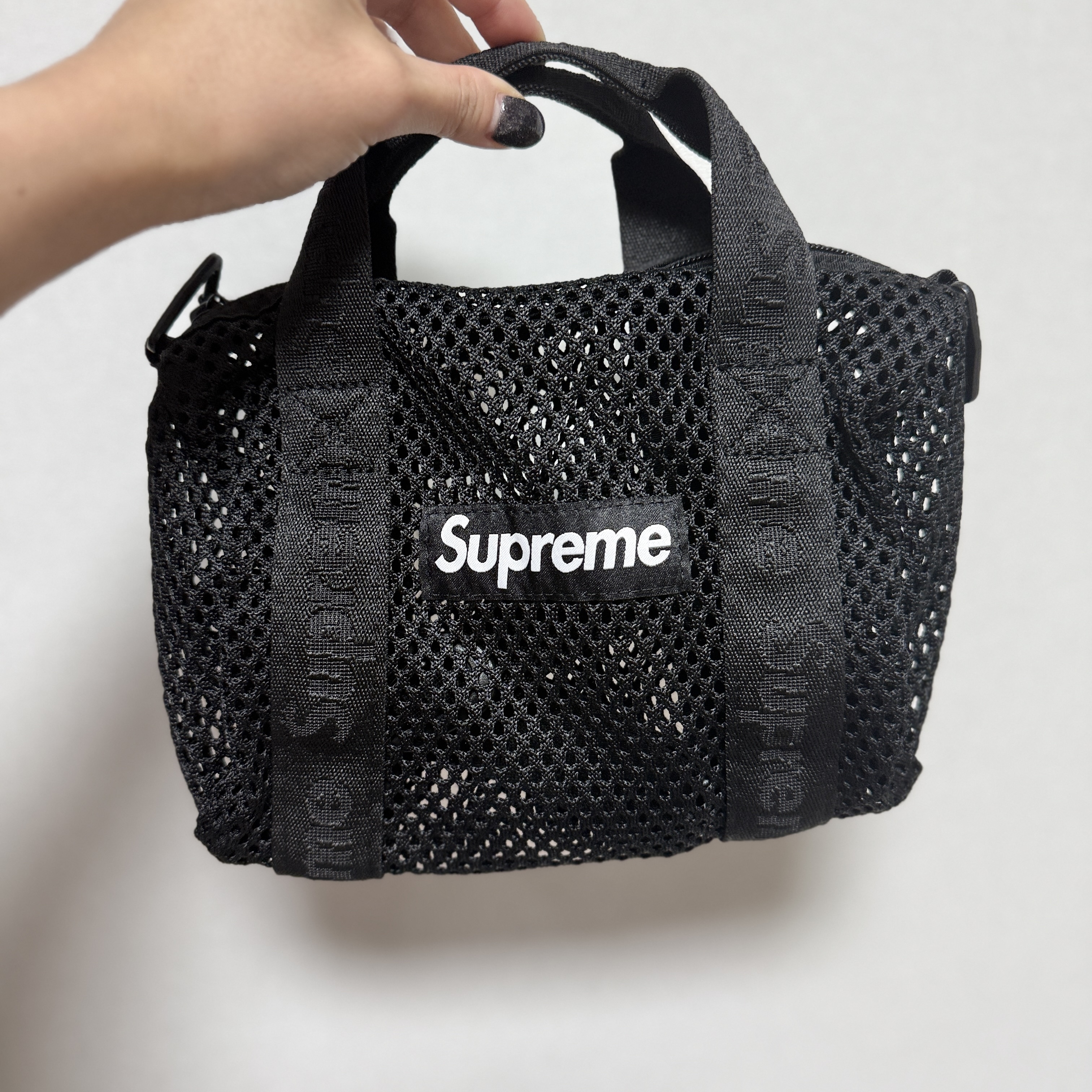 Supreme Mesh Mini Duffle Bag Black - 25SS 착용 스타일