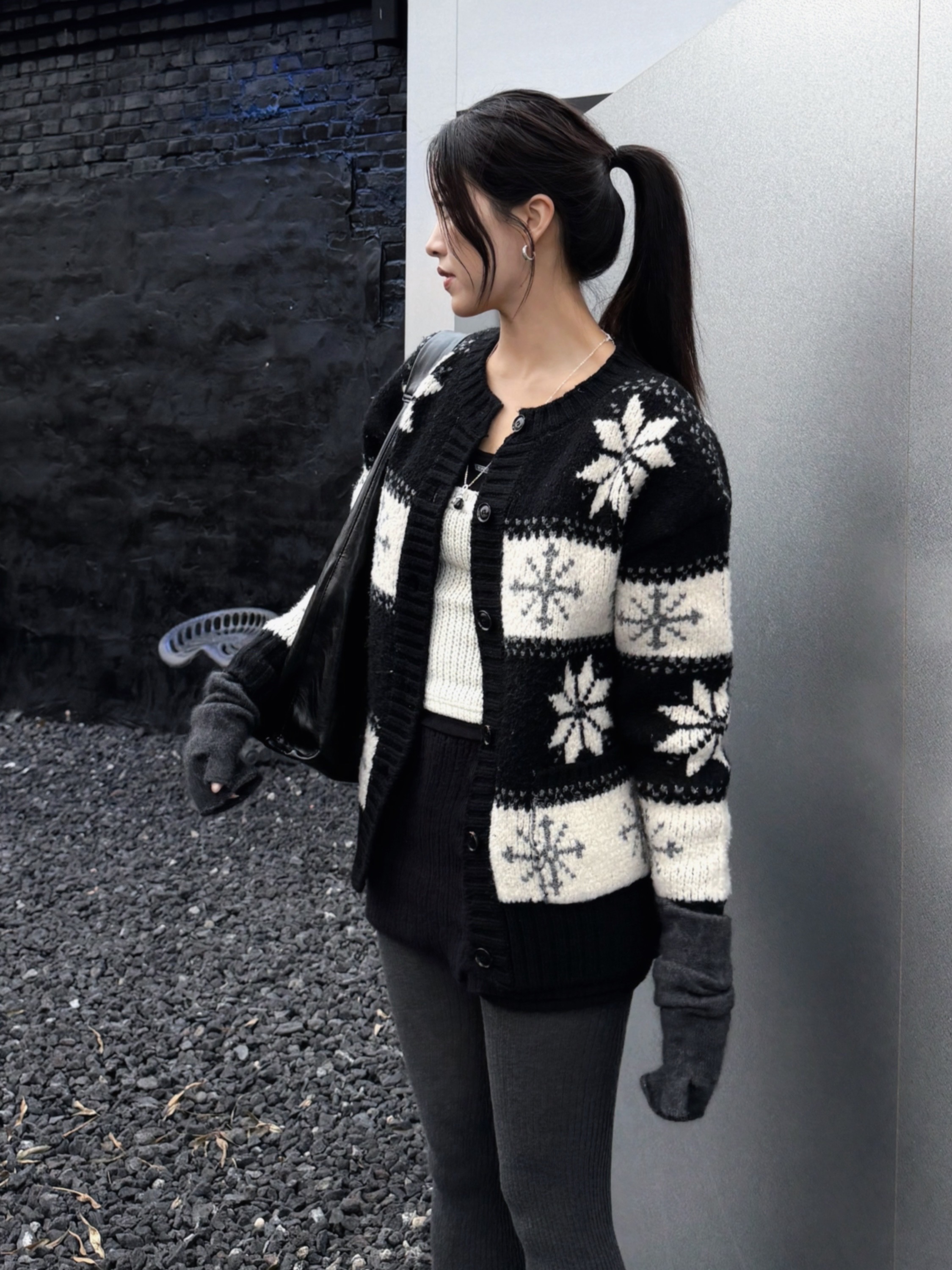 (W) The North Face Sherpa Nuptse Jacket Black 착용 스타일 - 5