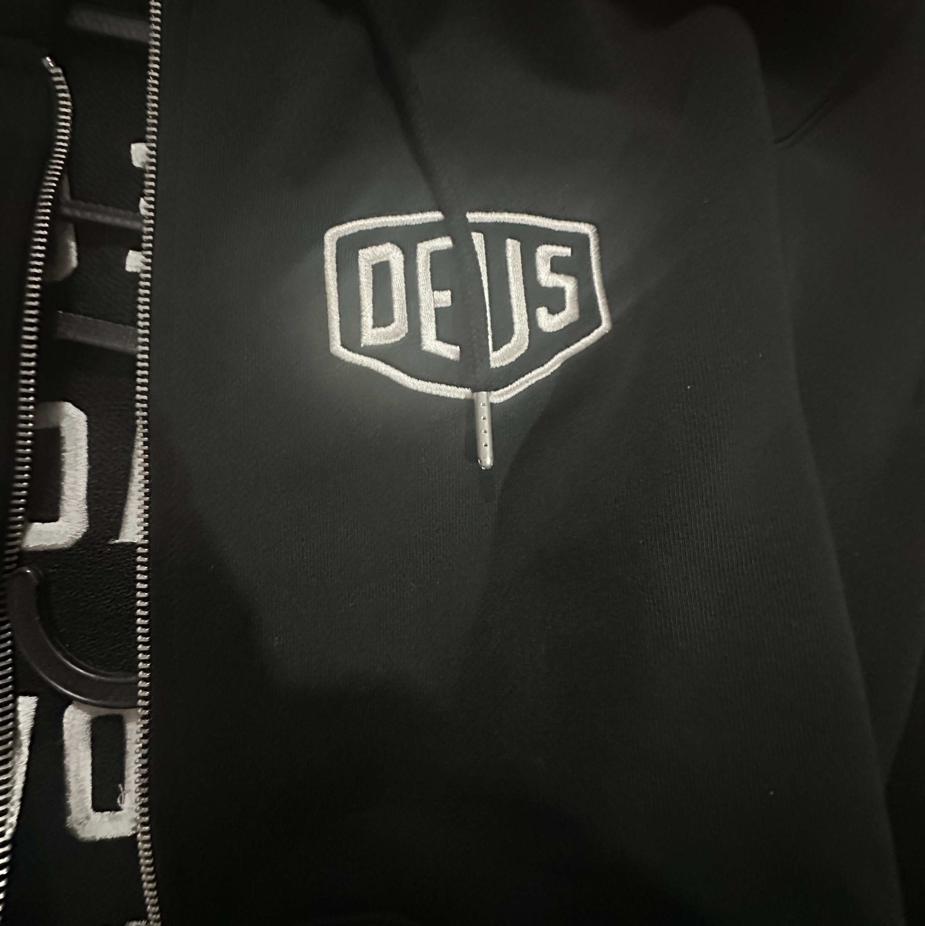 Deus Ex Machina College Address Hoodie Zip Up Black 착용 스타일