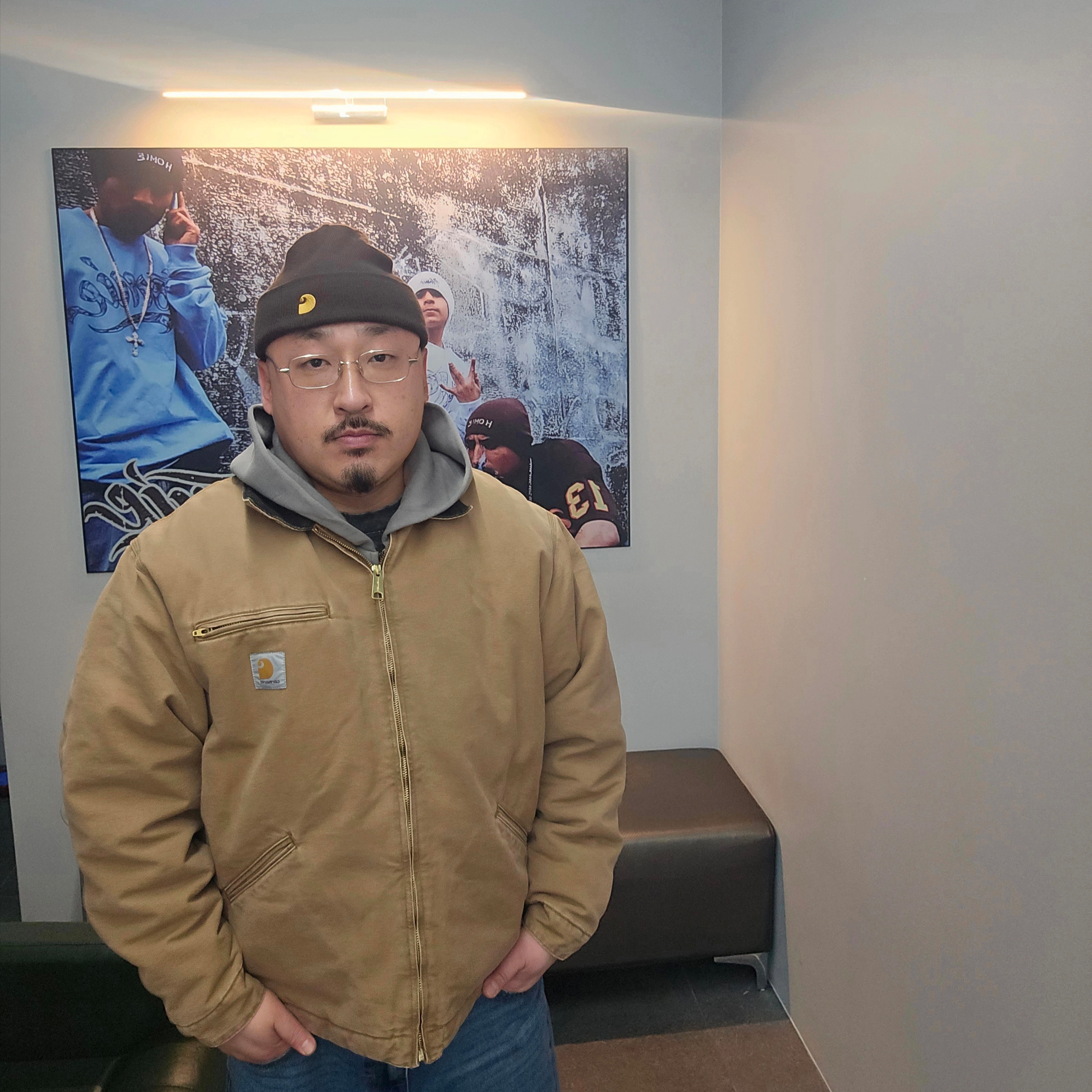 Carhartt WIP OG Detroit Jacket Hamilton Brown Tobacco, Yeezy YZY Zip-Up Hoodie Grey 착용 스타일 - 2