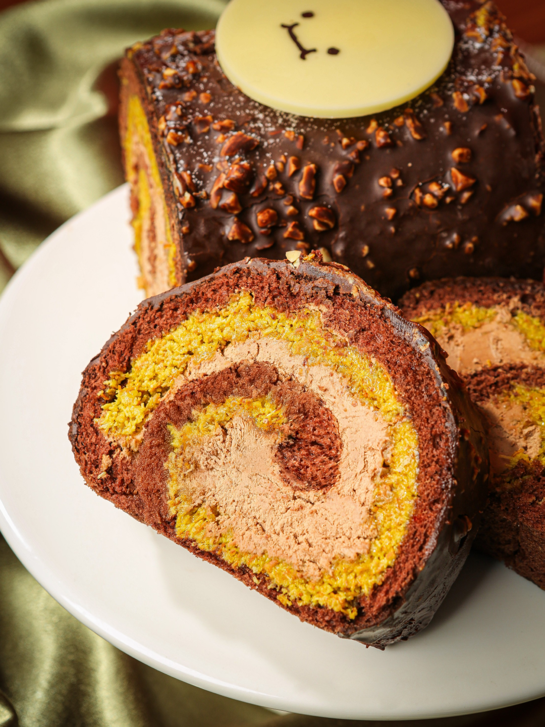 [KREAM 단독] tongtonge Dubai Style Chocolate Roll Cake, [KREAM 단독] huwhahuwha Valentine's Dubai Set 착용 스타일 - 3