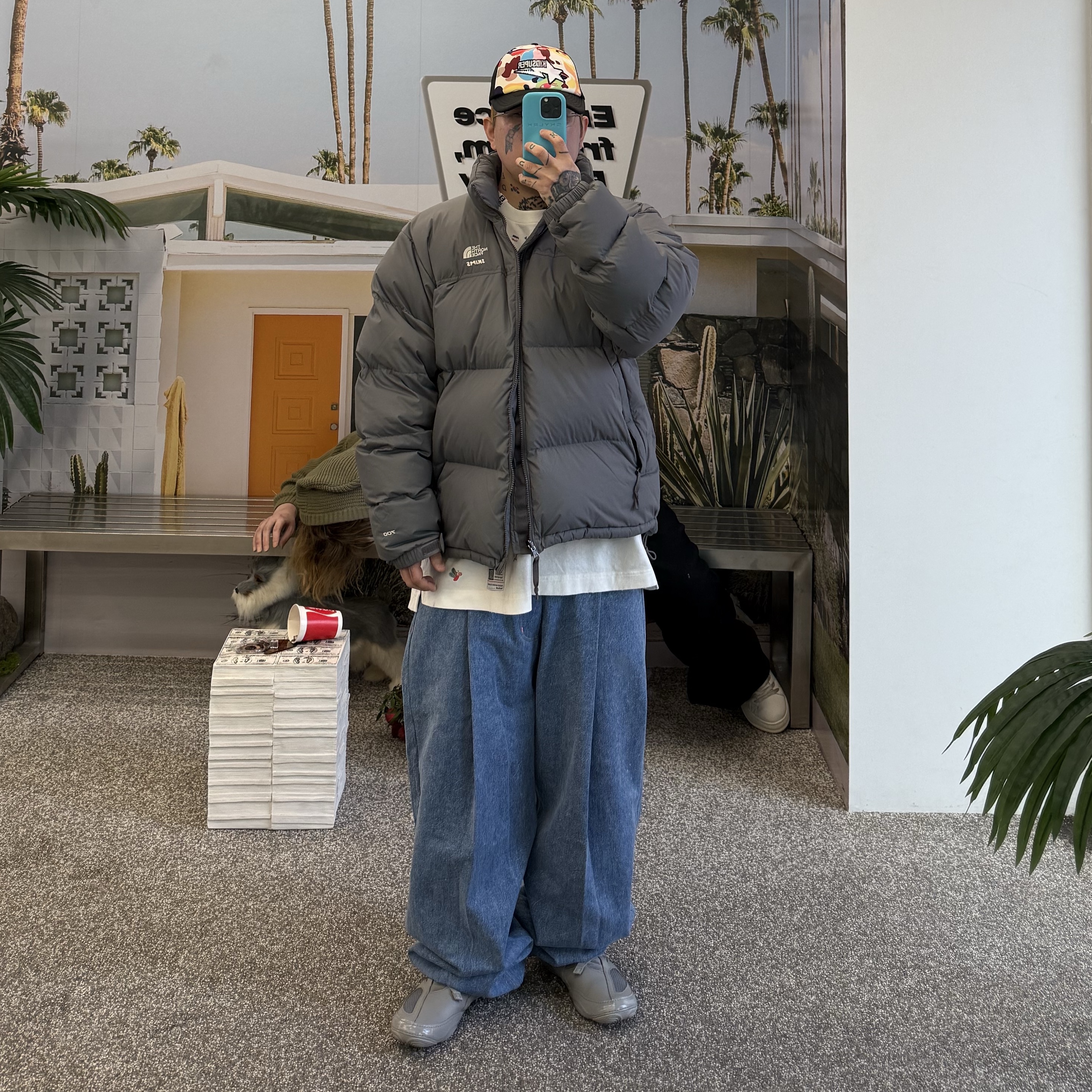 Asics x Issey Miyake Hyper Taping Grey, The North Face x Skims 1996 Nuptse Jacket SK Gunmetal 착용 스타일 - 1