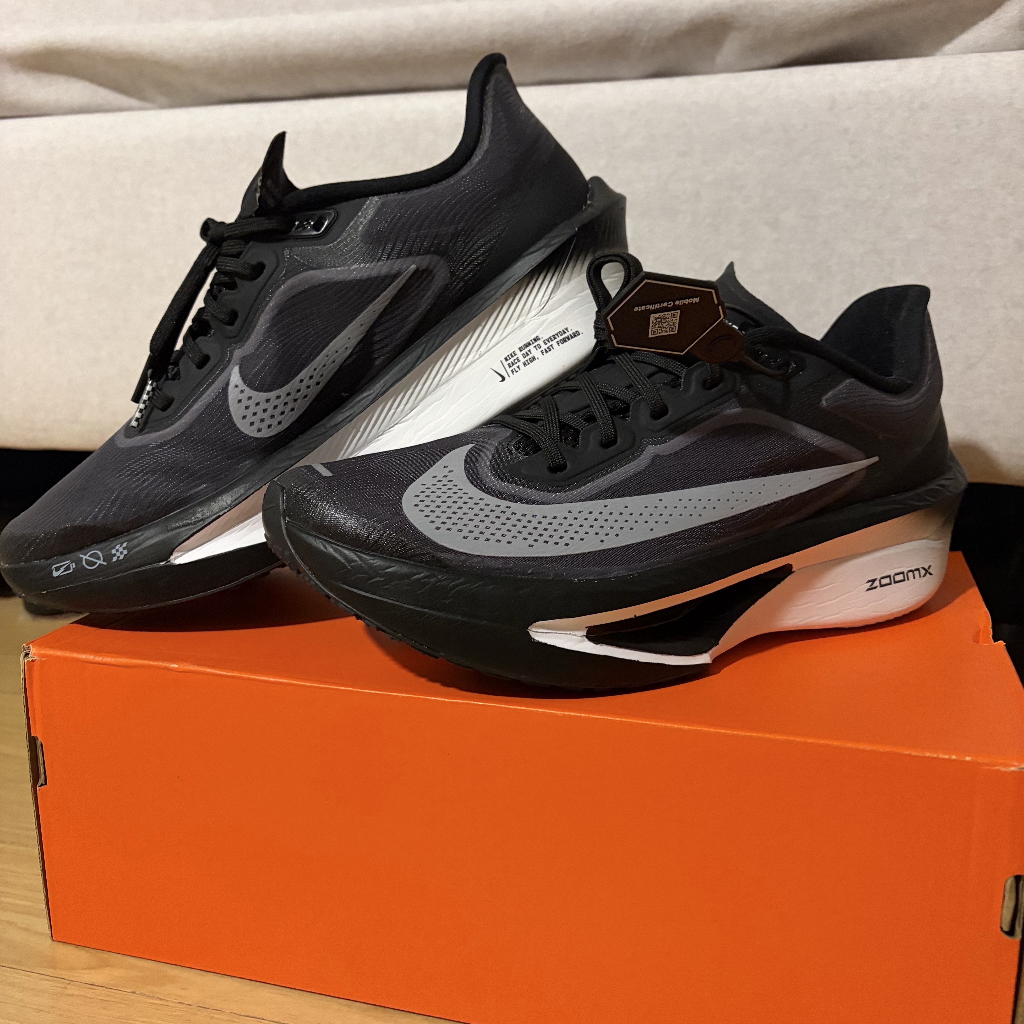 Nike Zoom Fly 6 Black Light Smoke Grey 착용 스타일