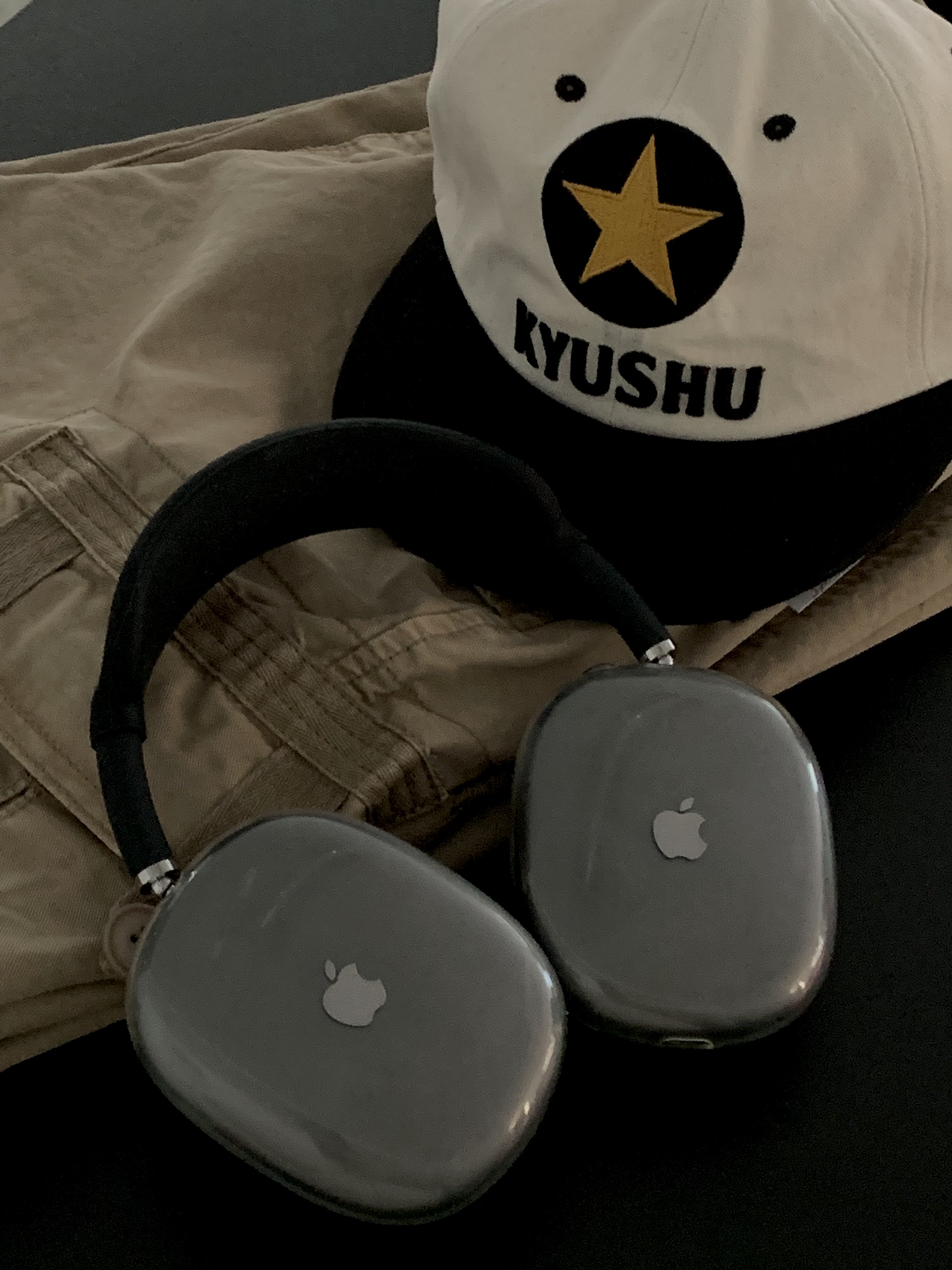 Aoiro KYUSHU Star ビール Cap, Apple AirPods Max Lightning Space Gray (Korean Ver.) 착용 스타일