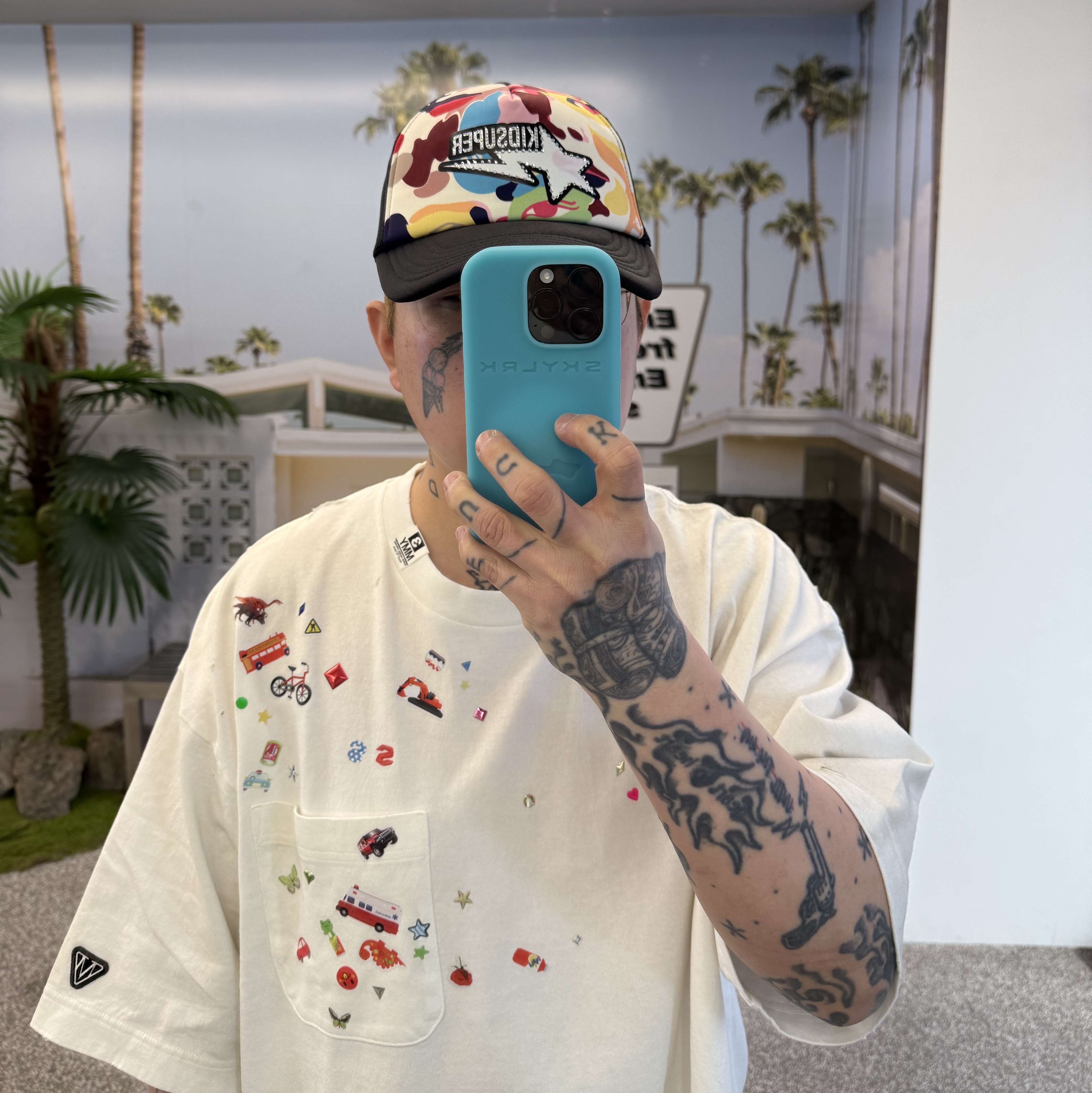 Asics x Issey Miyake Hyper Taping Grey, The North Face x Skims 1996 Nuptse Jacket SK Gunmetal 착용 스타일 - 3