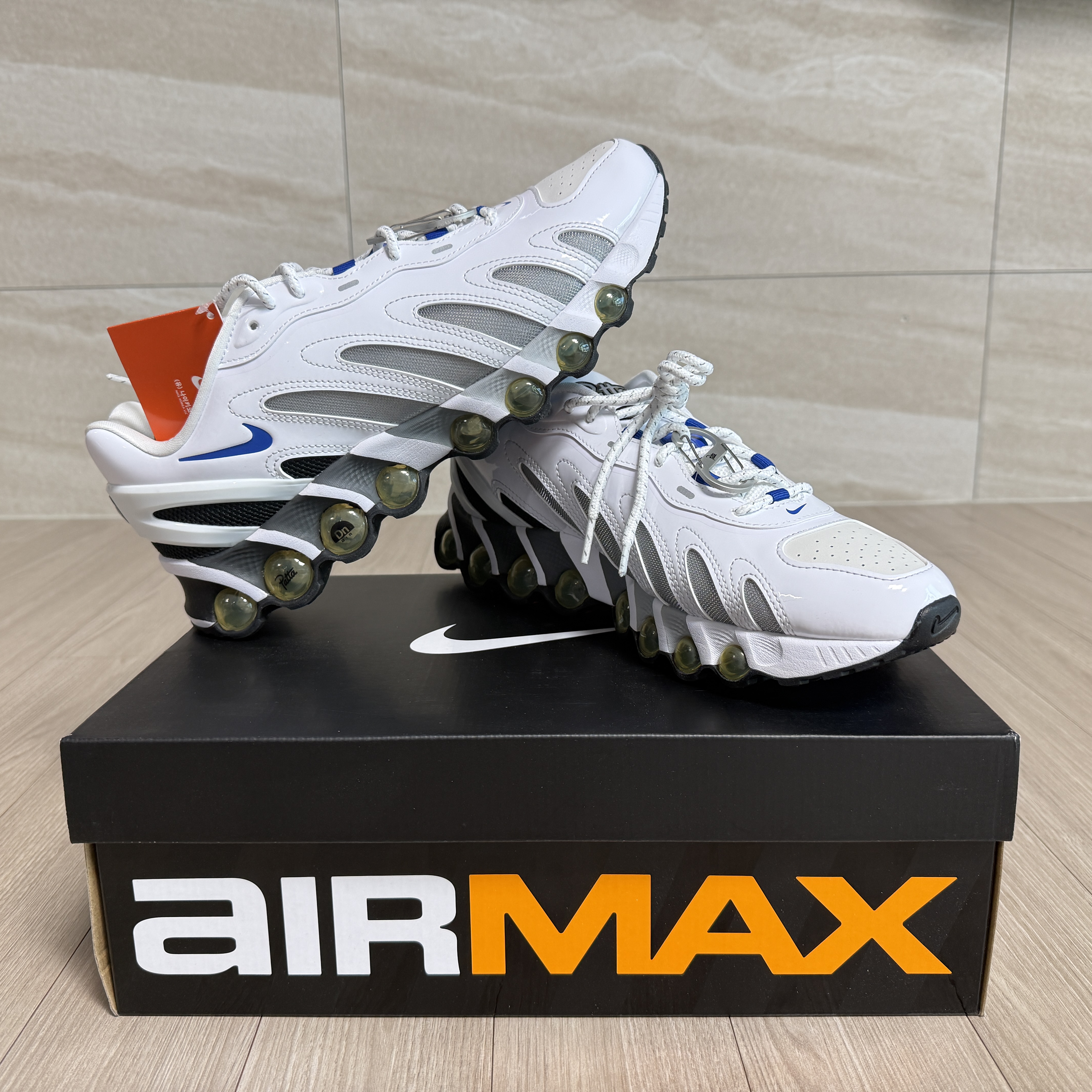 Nike x Patta Air Max Dn8 White Metallic Silver 착용 스타일 - 2
