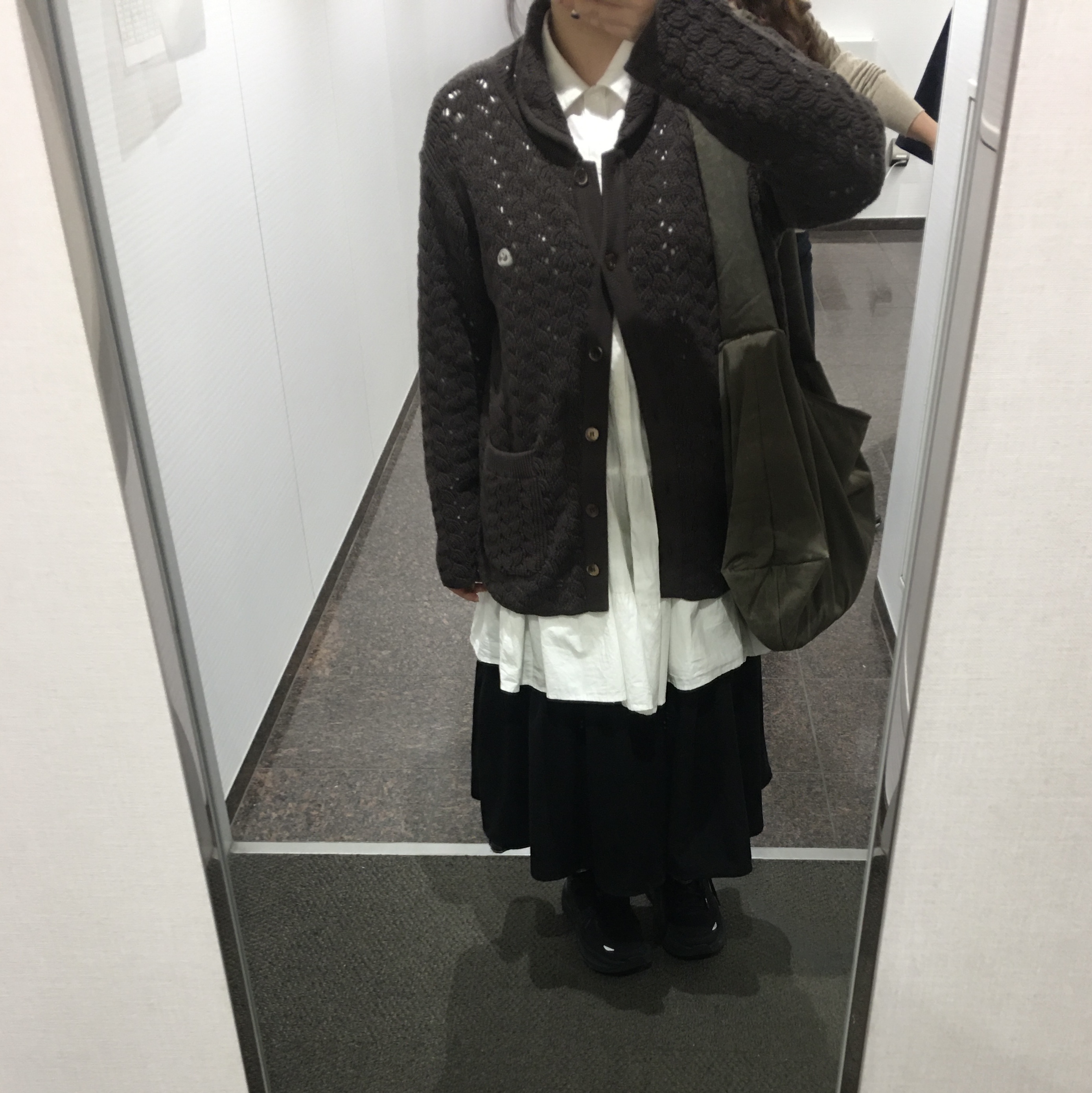 (W) Coyseio Wave Knit Cardigan Dark Brown 착용 스타일
