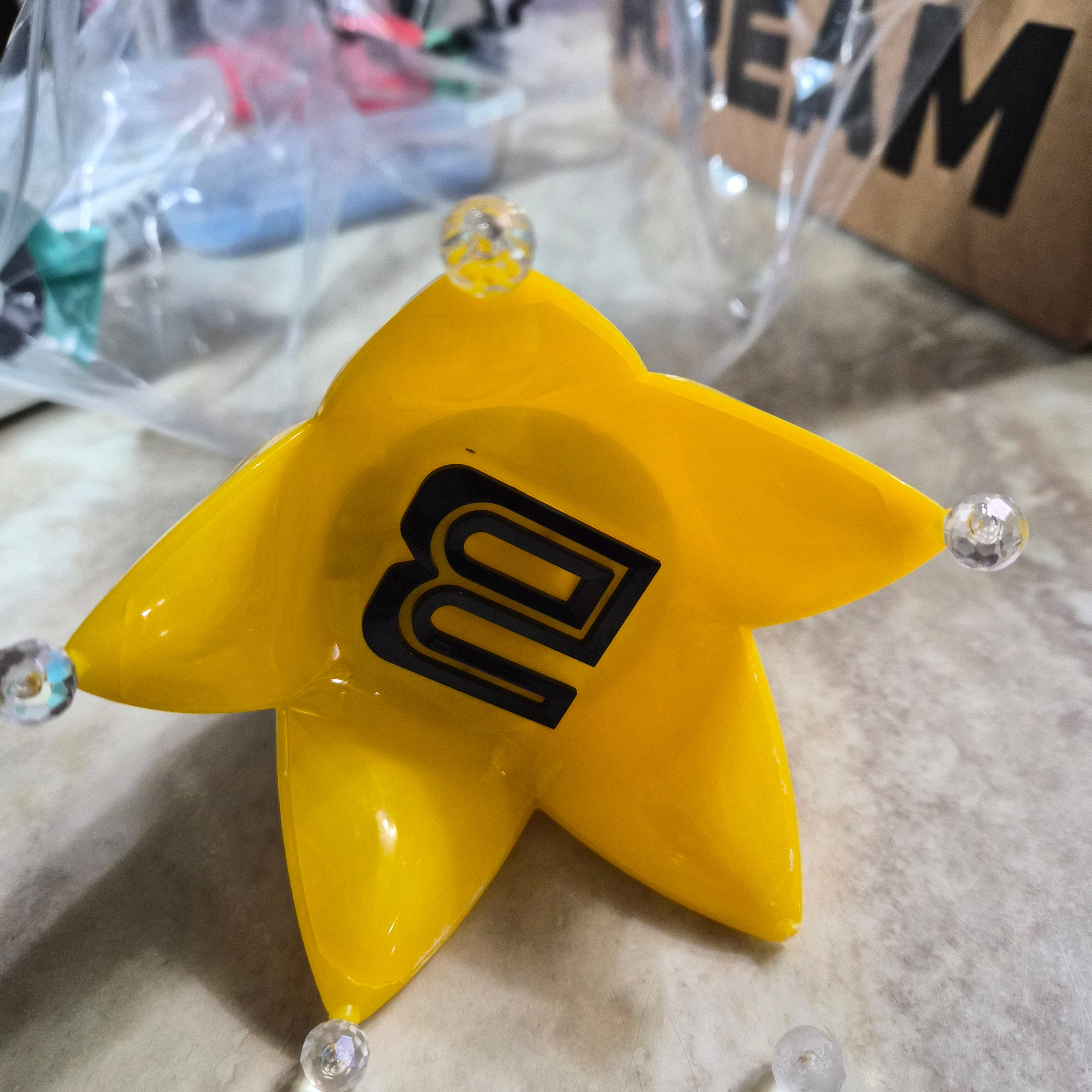 Bigbang Official Light Stick Ver.4 Black 2025 착용 스타일 - 1