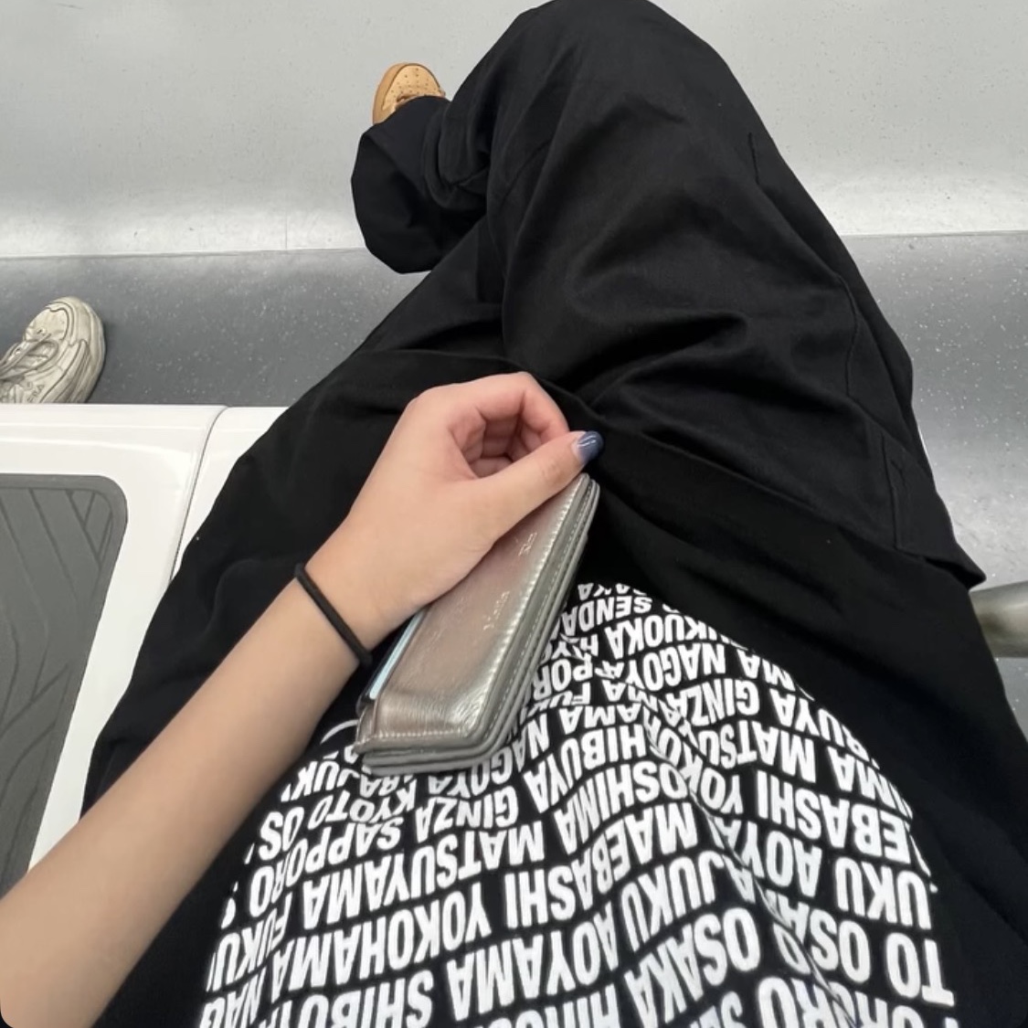 BAPE Japan Ape Head T-Shirt Black, (W) Nike Air Force 1 '07 WB Flax Wheat 착용 스타일