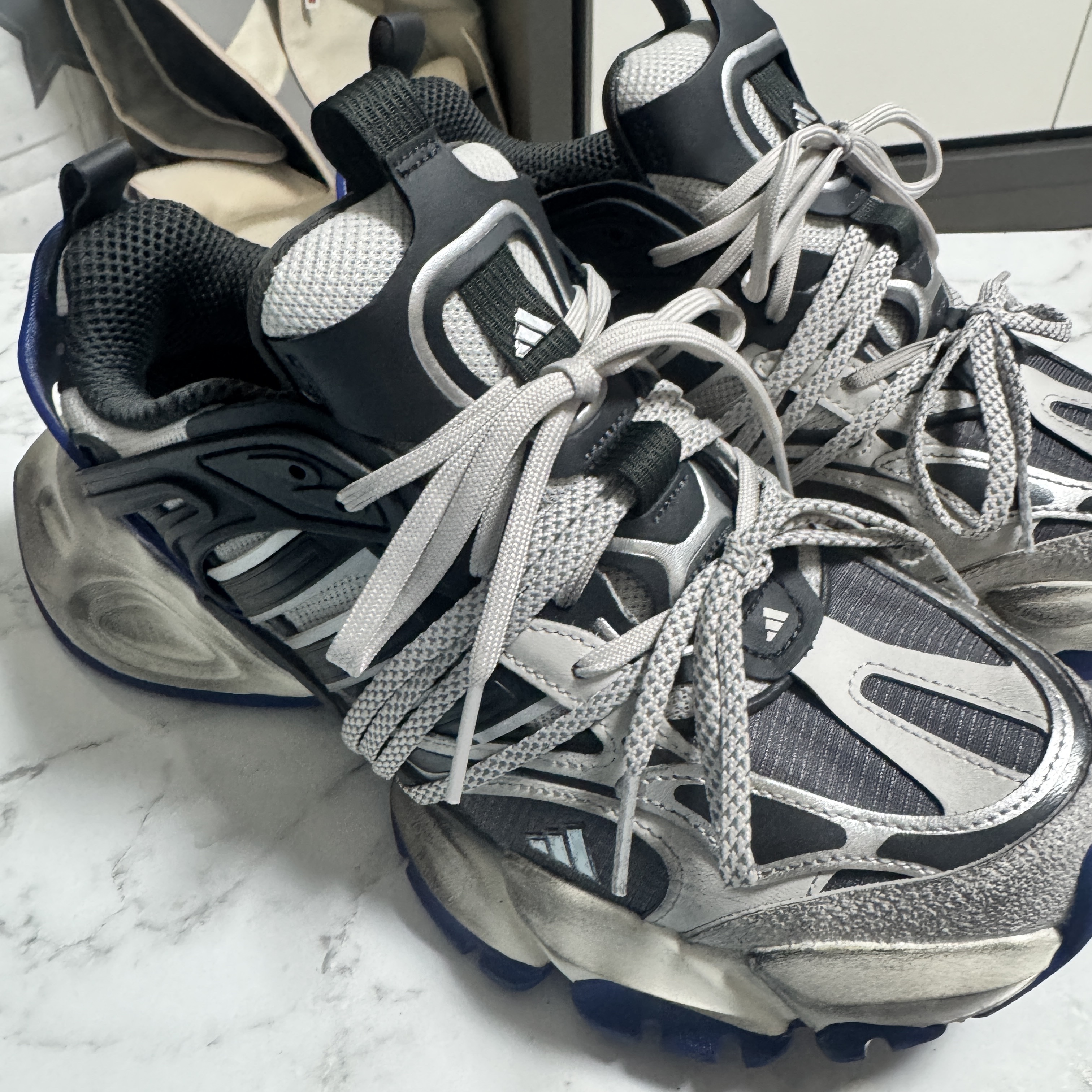 Adidas Vento XLG Deluxe Sneakers Grey 착용 스타일 - 1