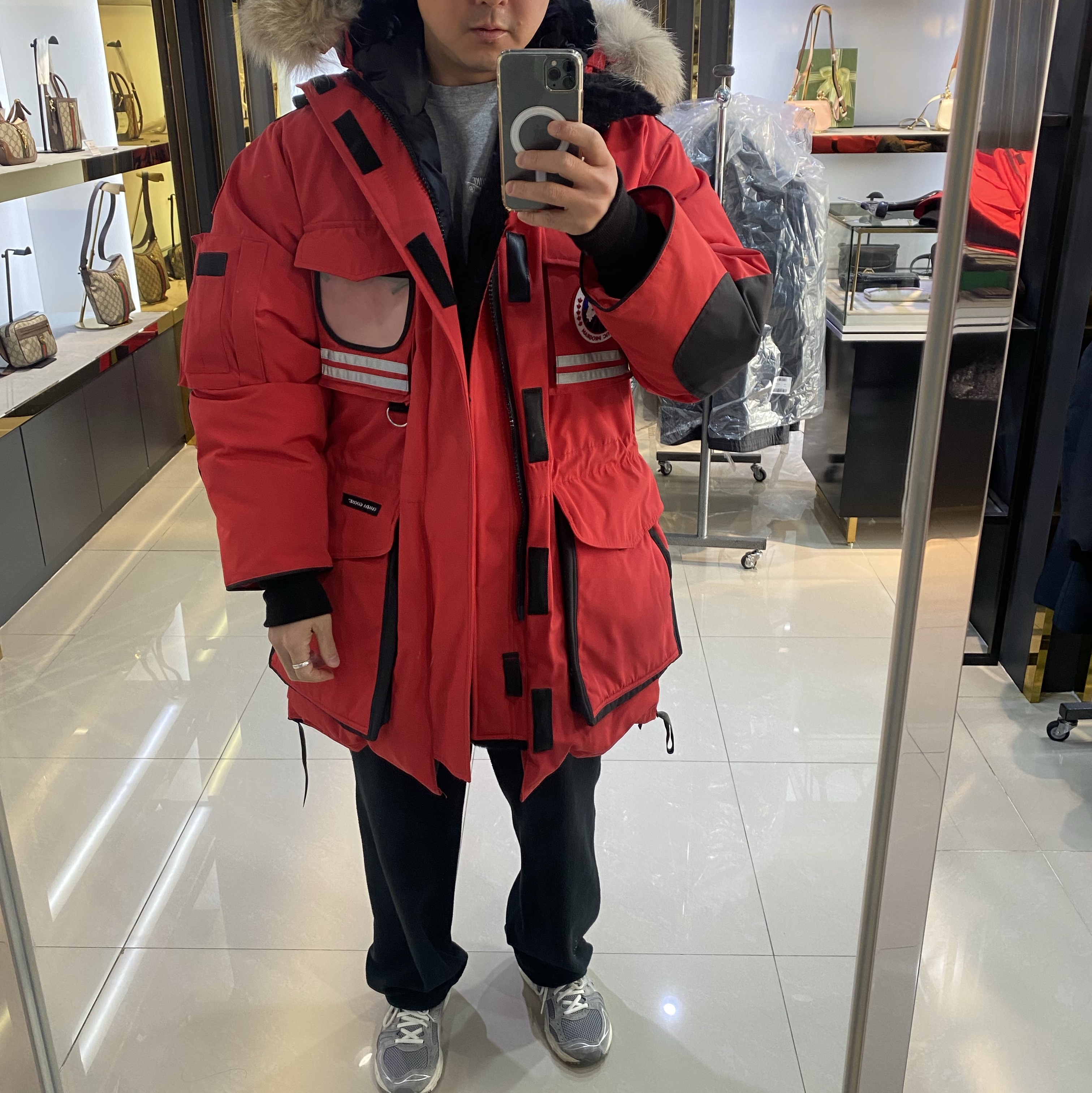 Canada Goose Snow Mantra Parka Red 착용 스타일