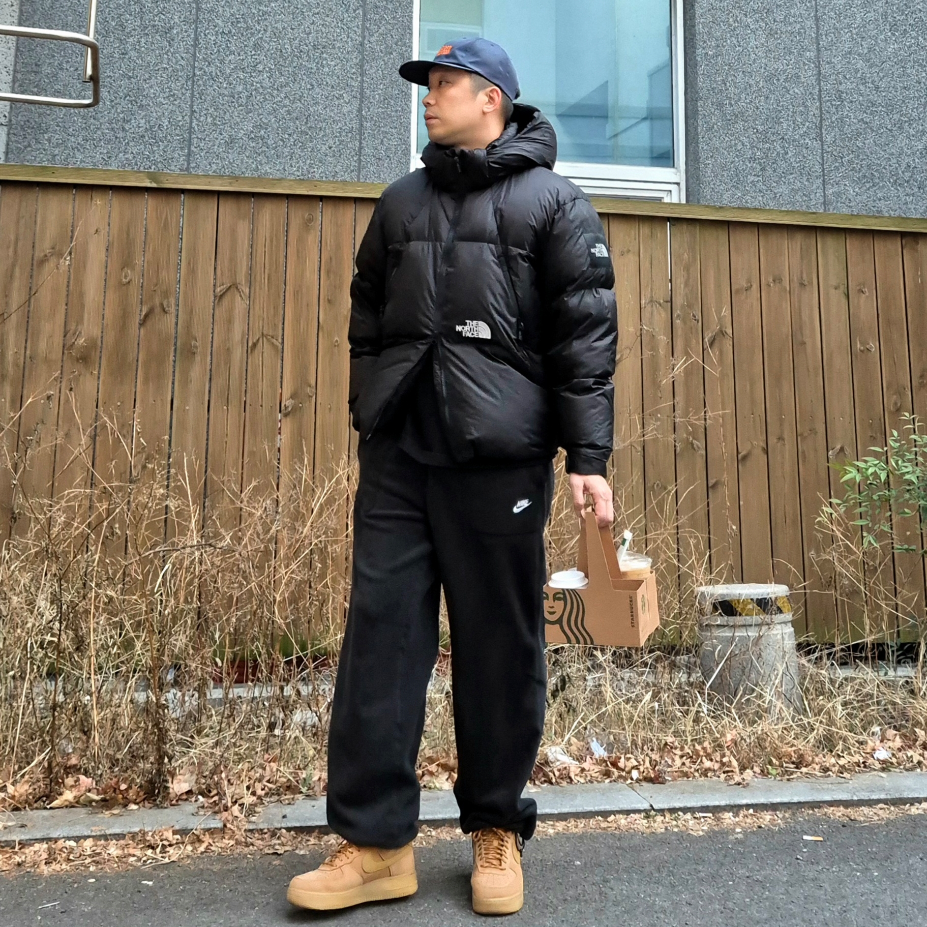 Nike Air Force 1 '07 WB Flax, The North Face White Label Project Down Jacket RDS Black - 25FW 착용 스타일 - 2
