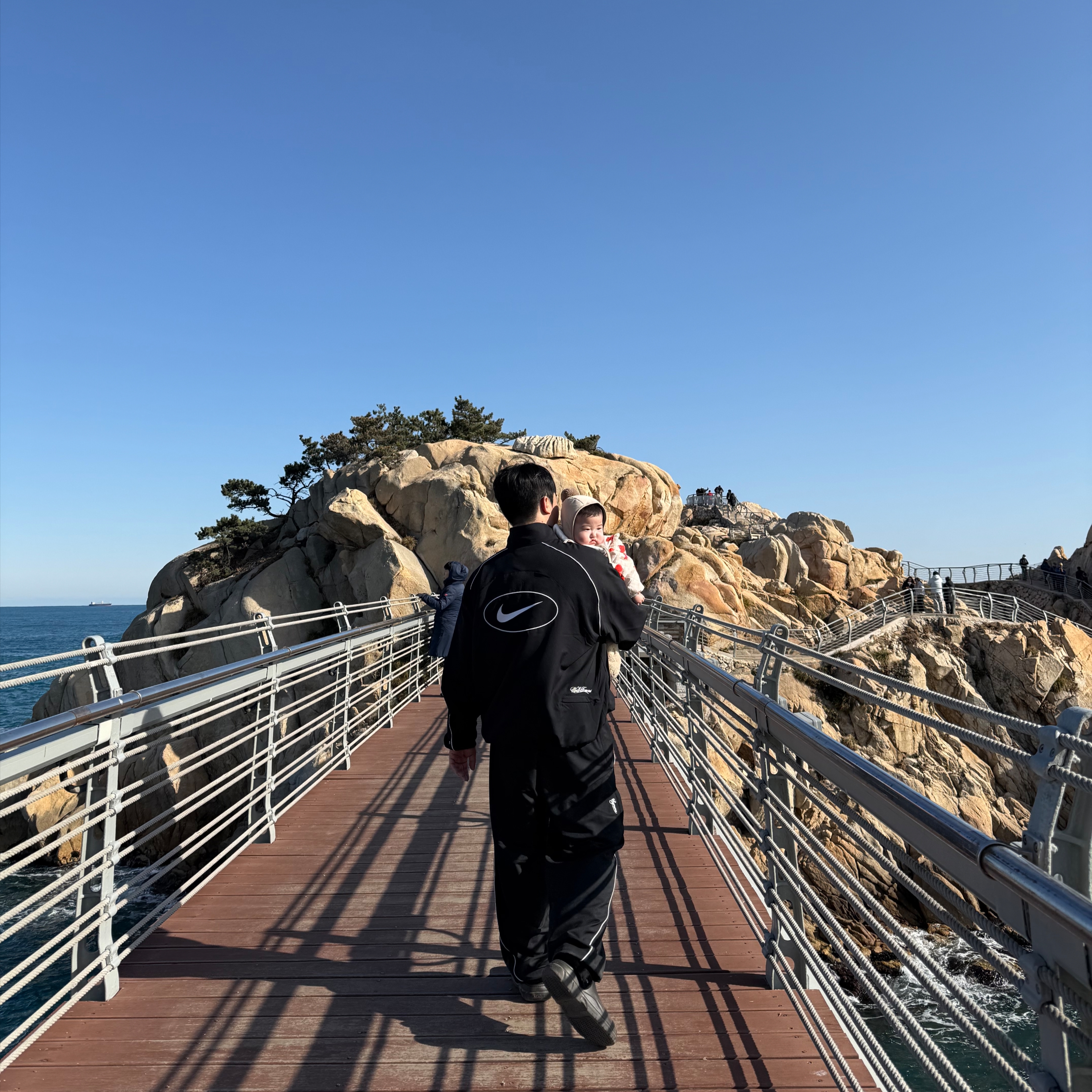 Supreme x Nike Track Jacket Black - 25SS, Supreme x Nike Track Pant Black - 25SS 착용 스타일