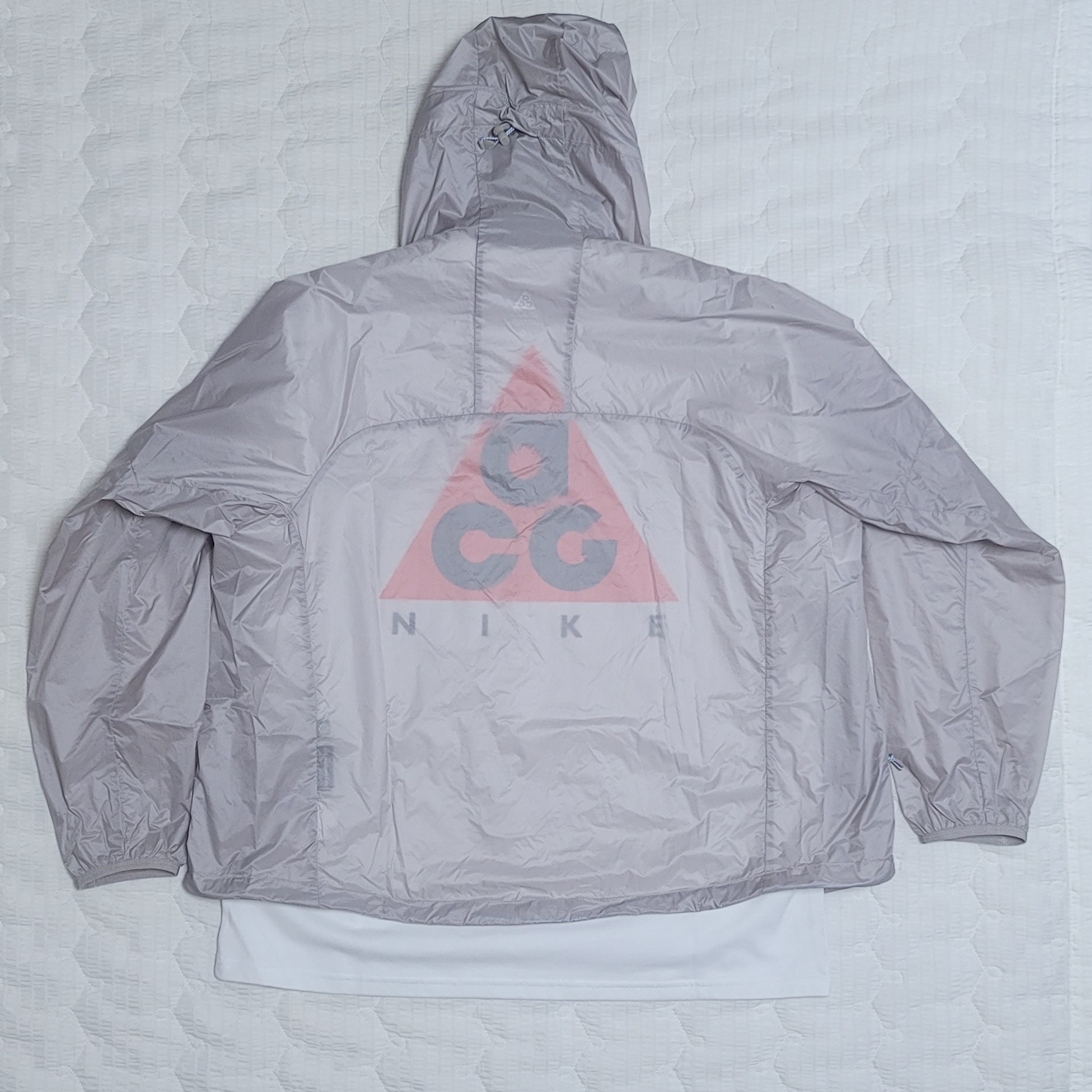 Nike ACG Windproof Cinder Cone Jacket College Grey - US/EU, Nike ACG Max 90 T-Shirt Summit White - US/EU 착용 스타일