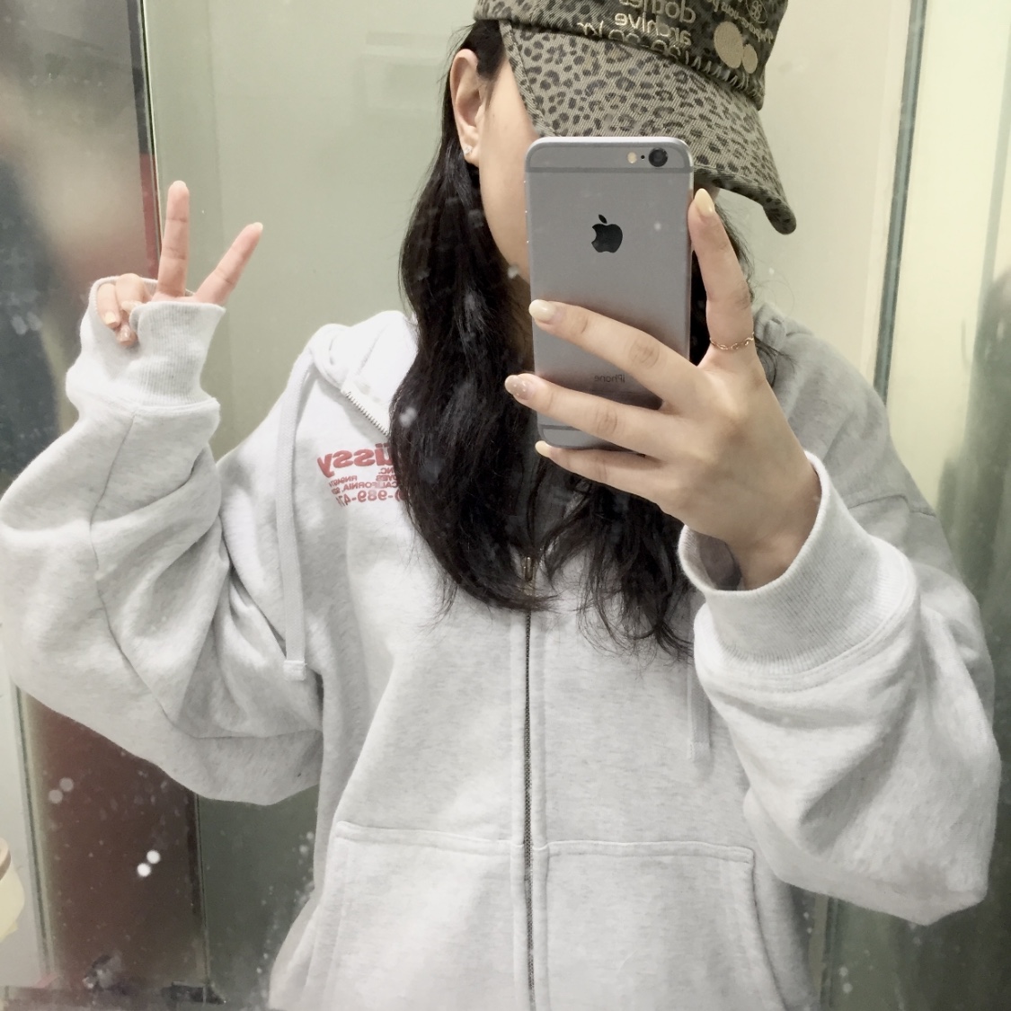 Stussy DNA Zip Hoodie Ash Heather 착용 스타일